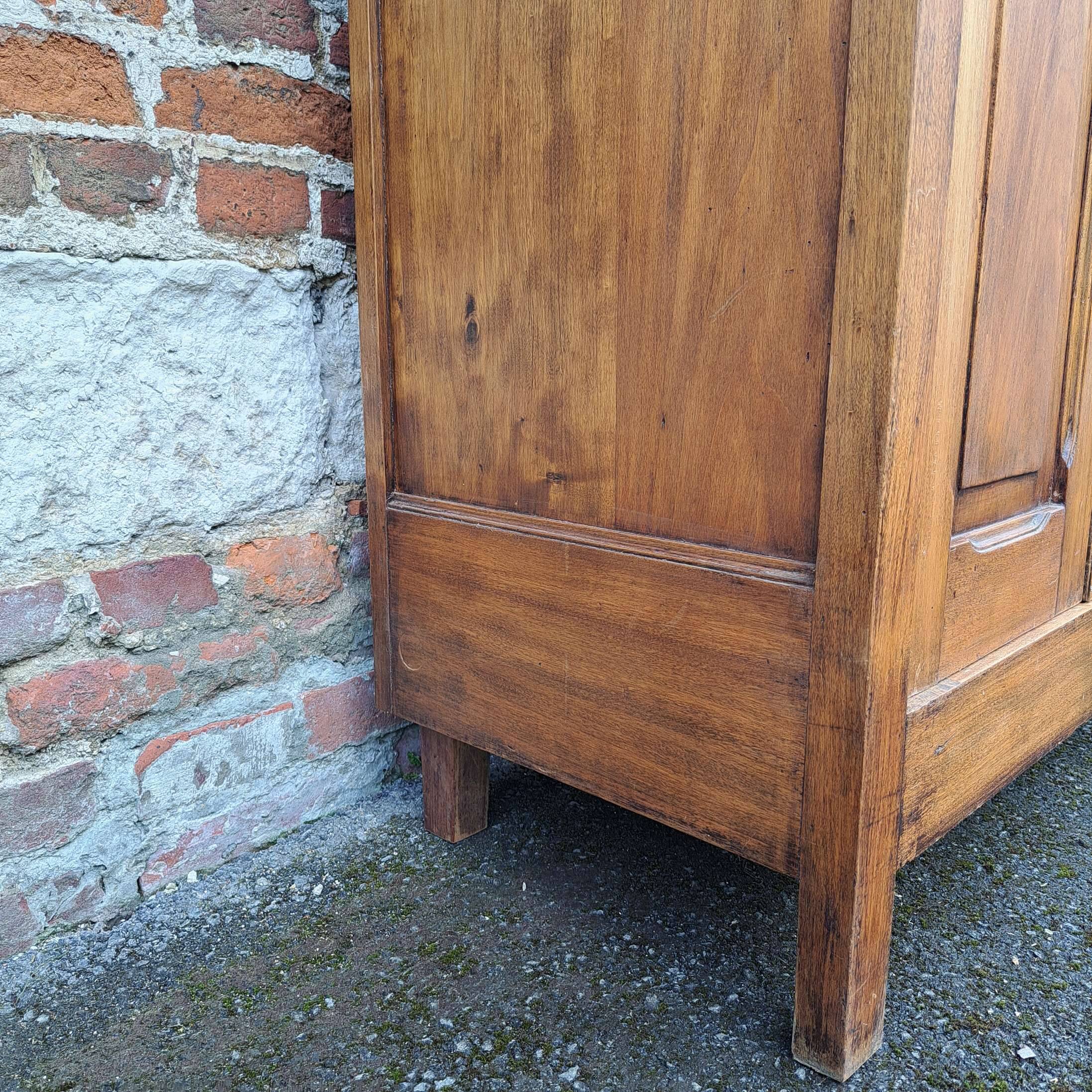 Armoire parisienne