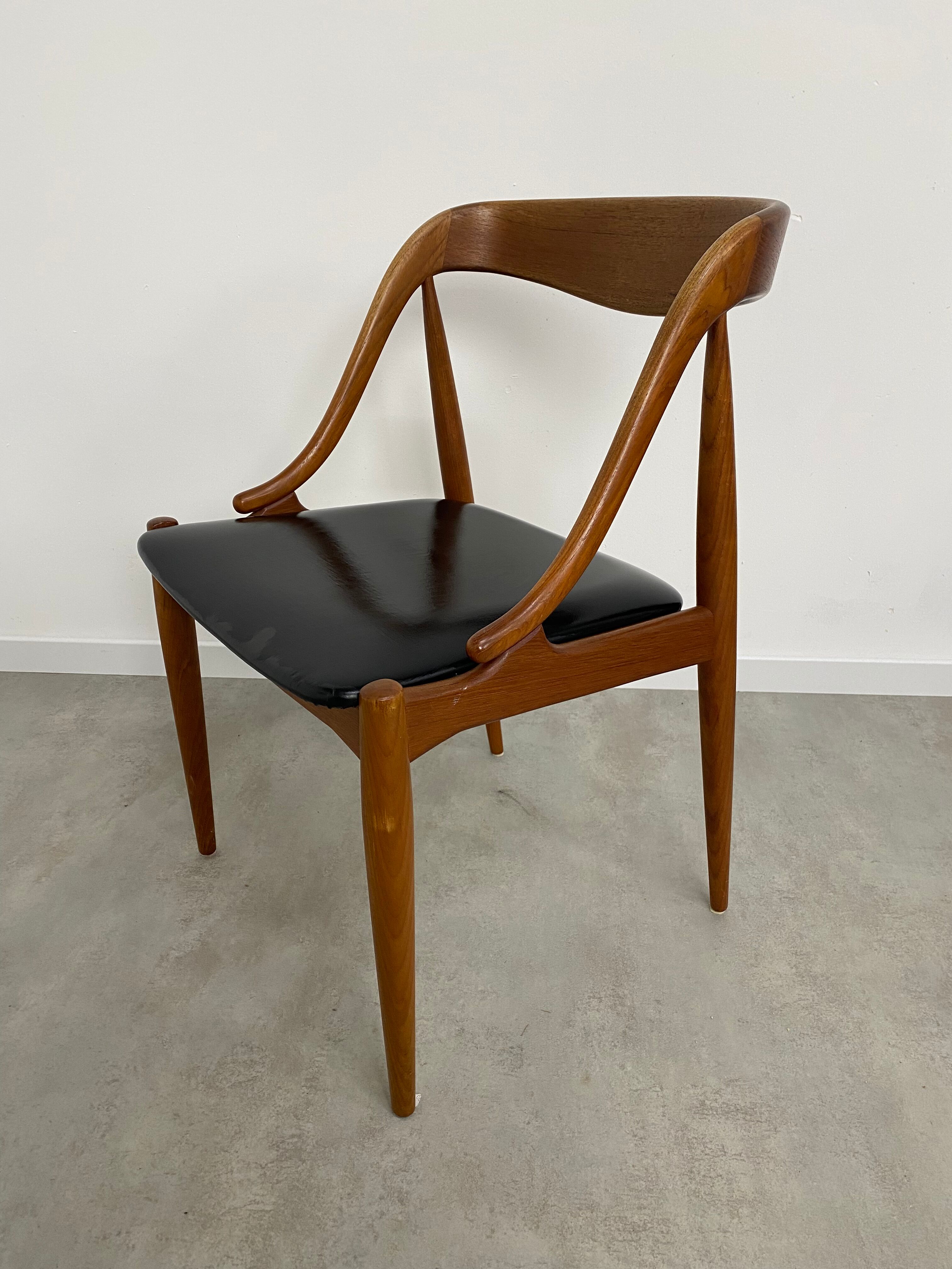 Chair Model 16 design Johannes Andersen, published by Udulm, distributed by Samcom