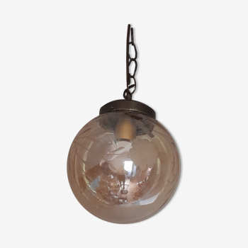 Vintage globe suspension in amber glass, chiseled floral decoration - 80s