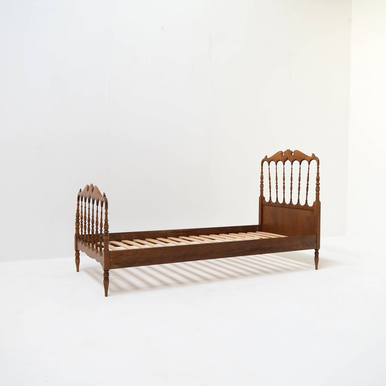 Italian Classic Chiavari Bed in Pine, 1/2