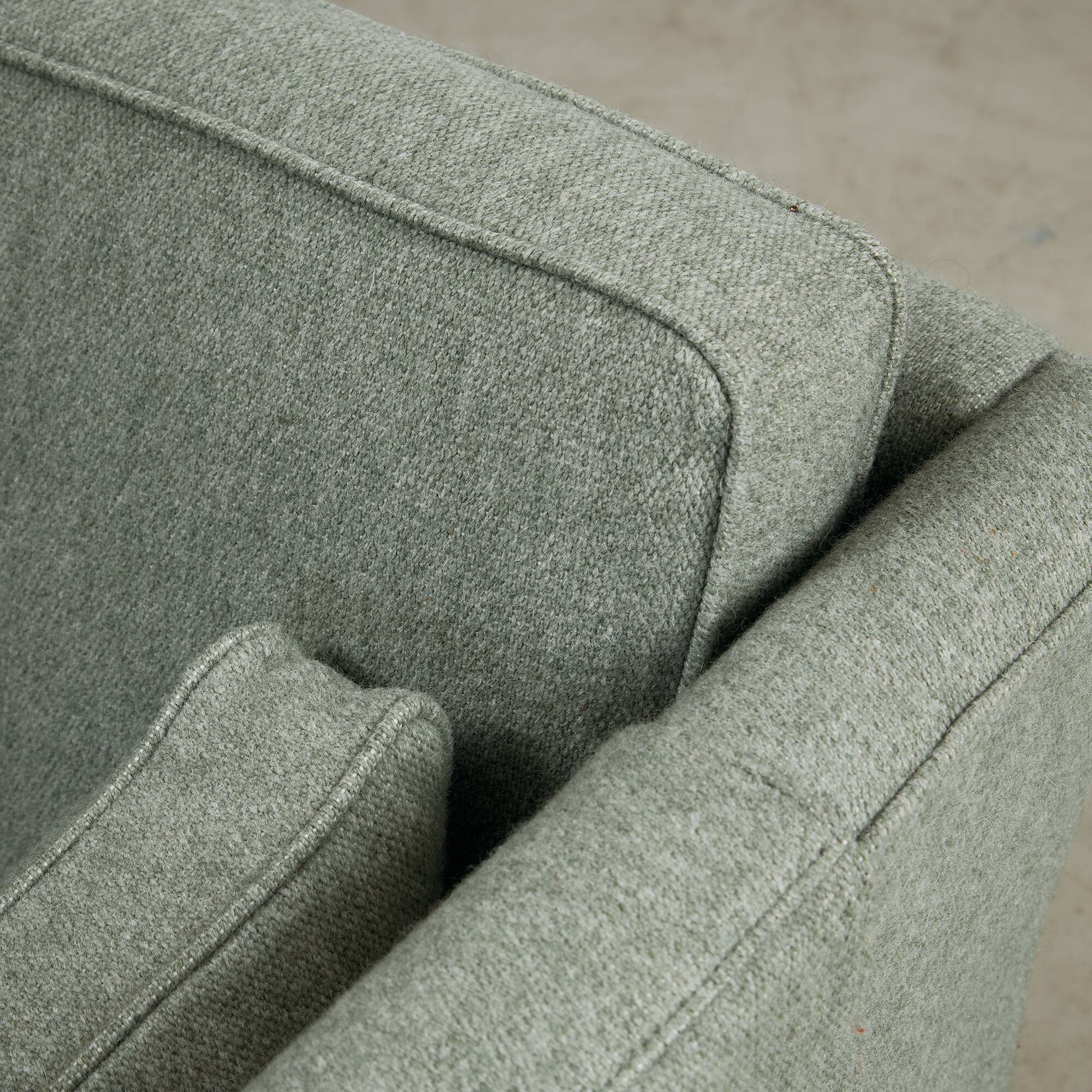 Canapé trois places en bois de cerisier du milieu du siècle