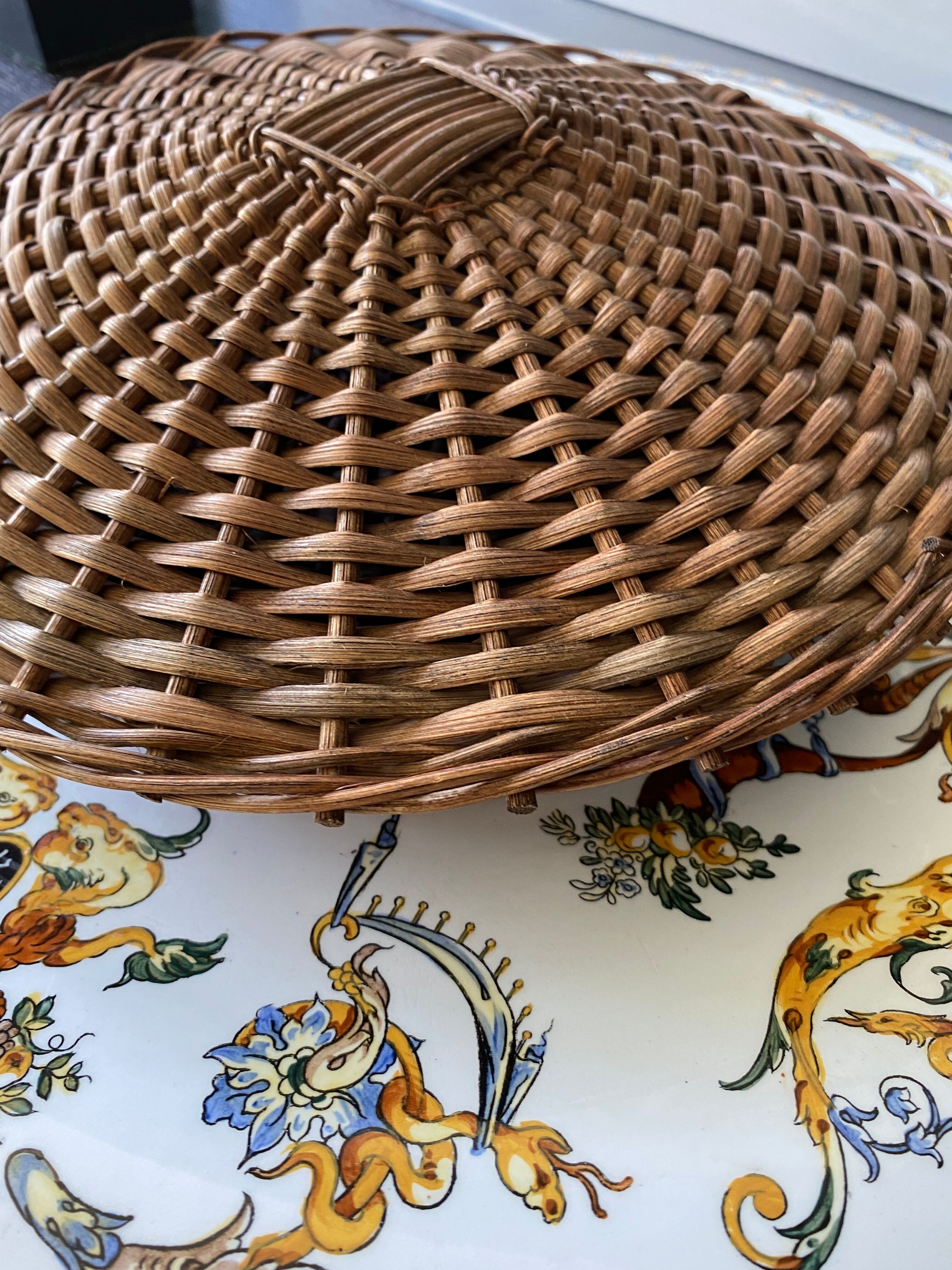 Rattan box with lid