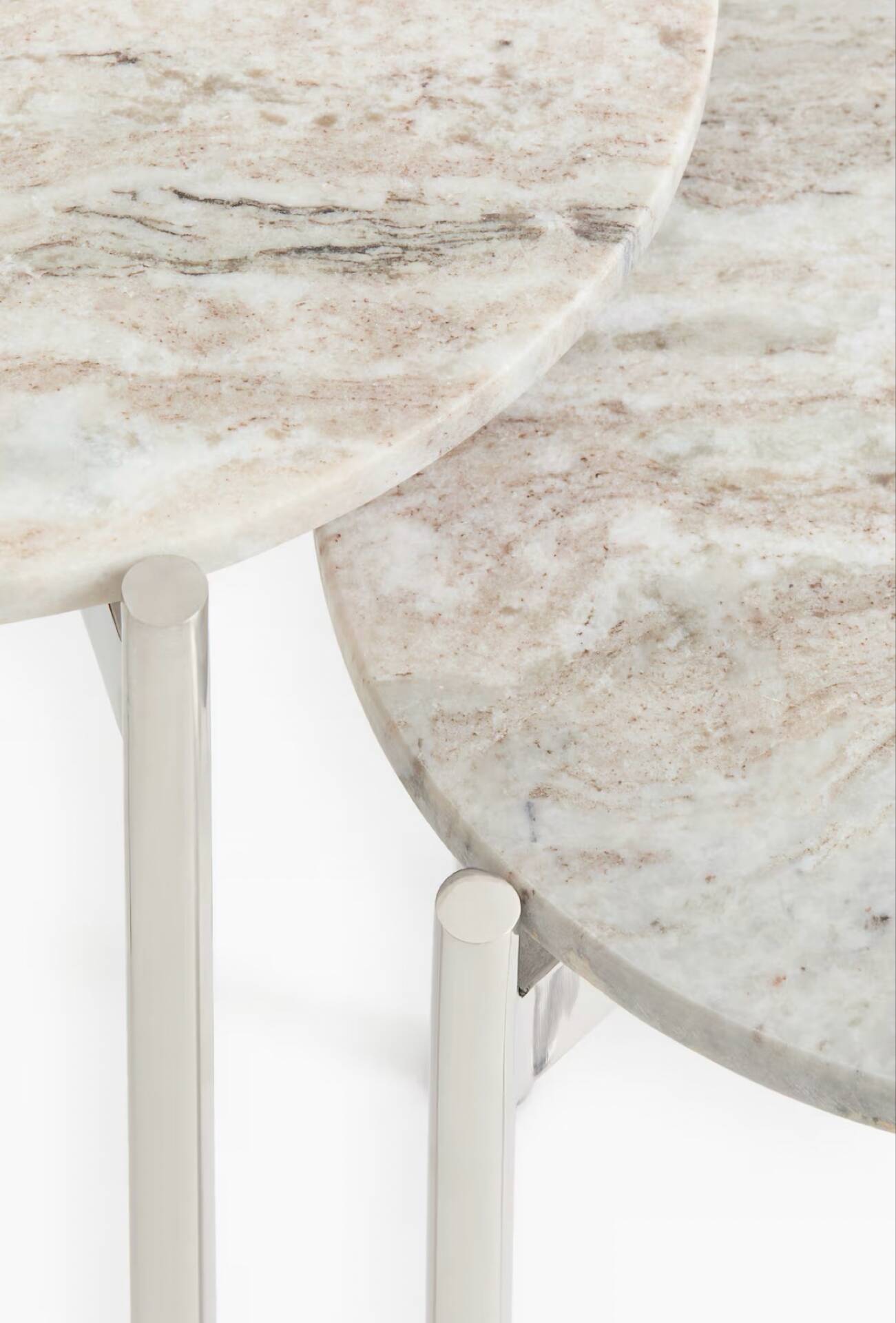 Round tables, side tables, coffee tables in marble and steel.