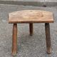Tabouret tripode en bois massif