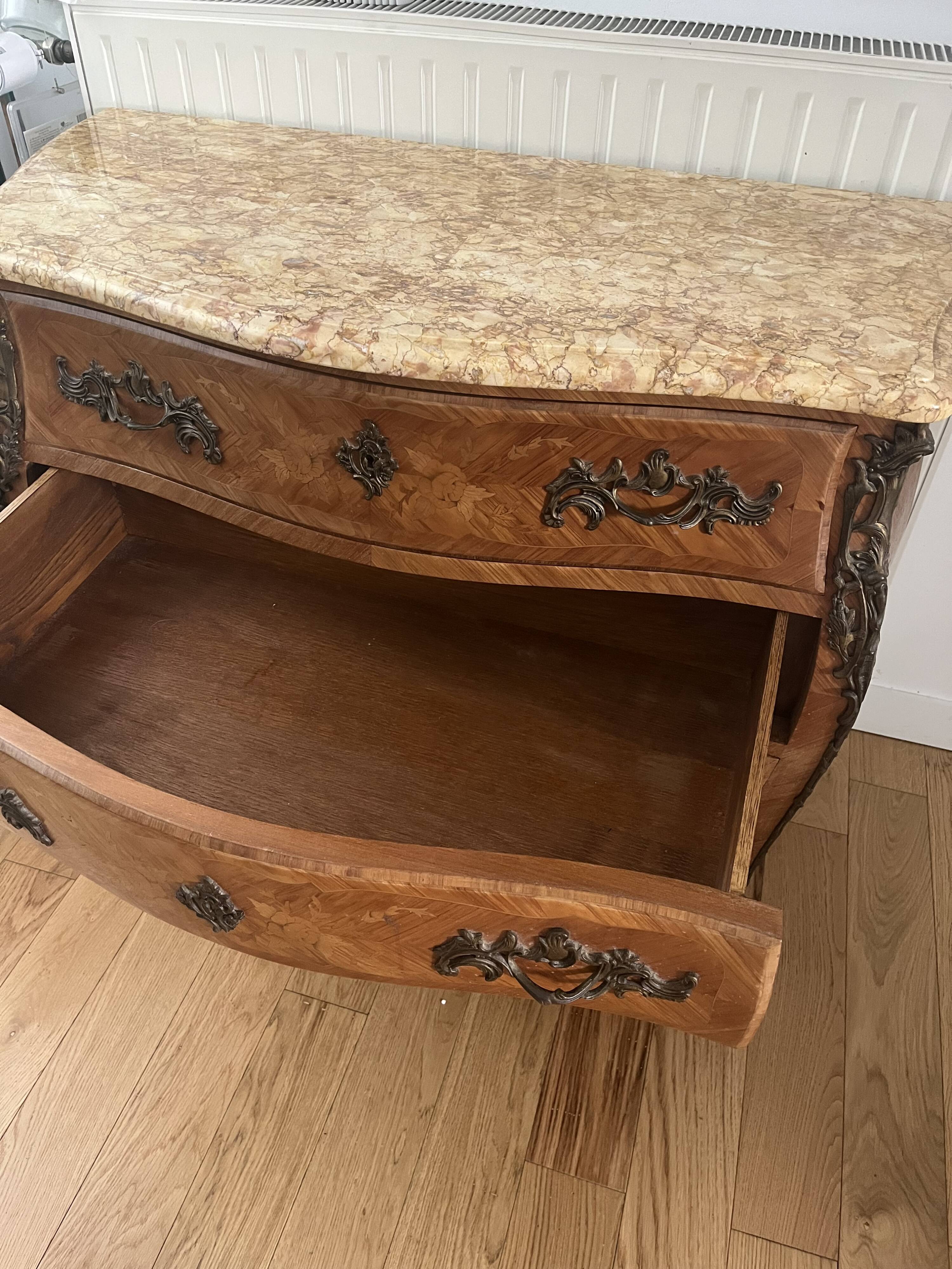 Louis XV style chest of drawers - 19th century