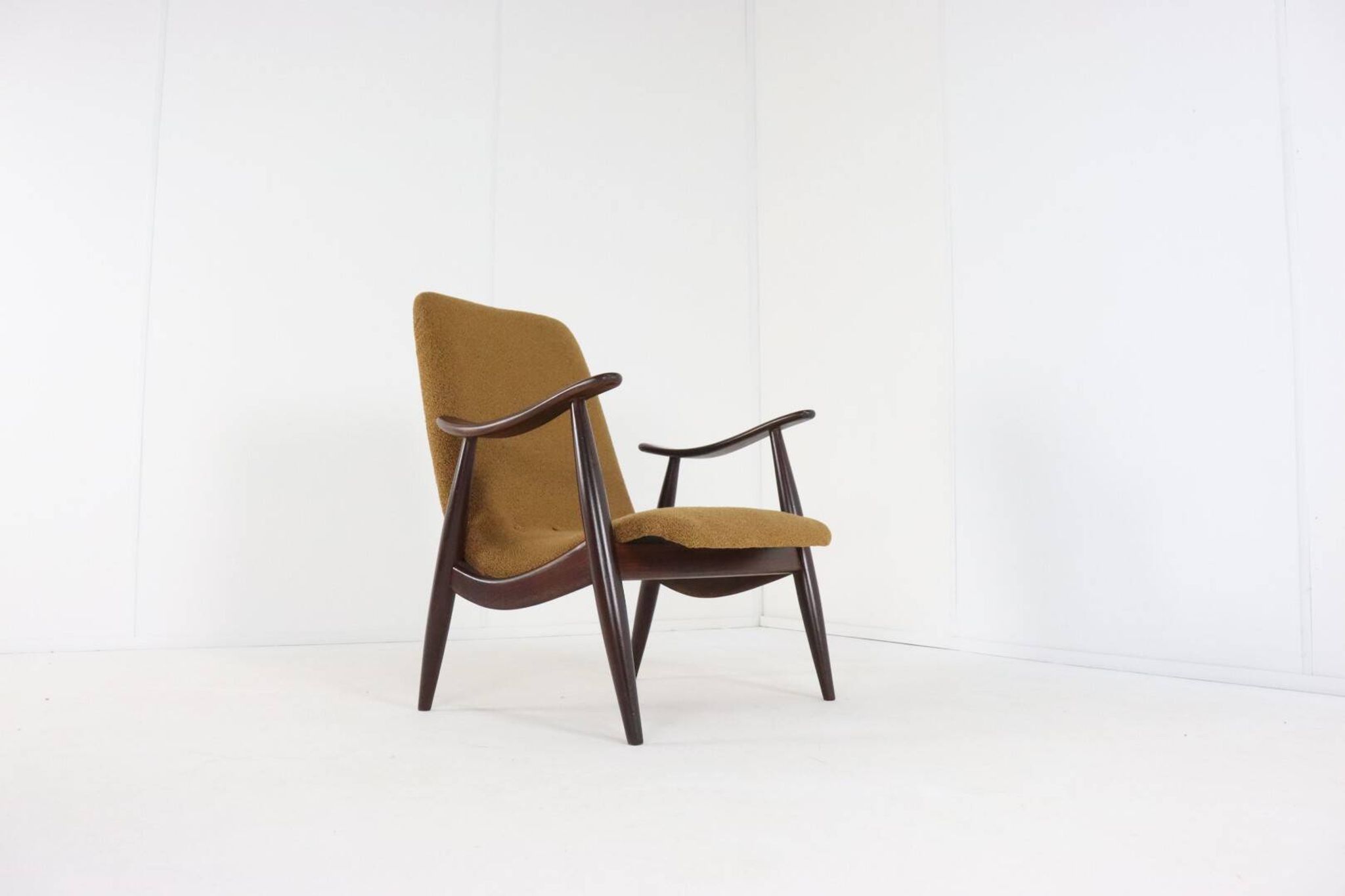 Armchair 'Popkensburg' Attr. Louis van Teeffelen for Wébé | 3 pieces in sto