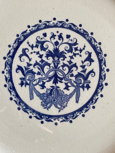 Dish Gien white and blue earthenware