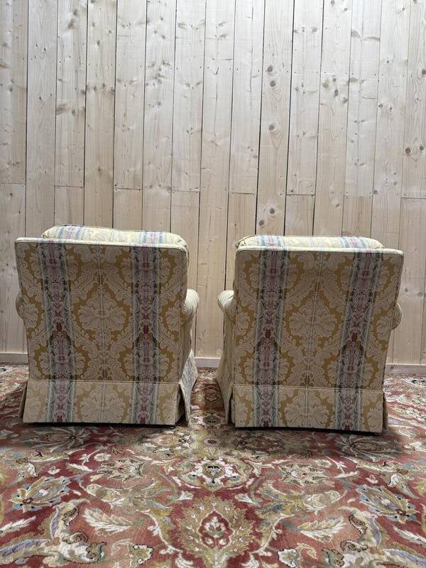 Paire de fauteuils anglais en soierie