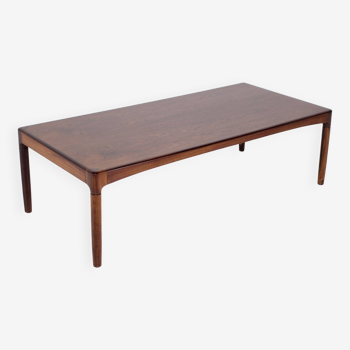 Table basse scandinave en palissandre .