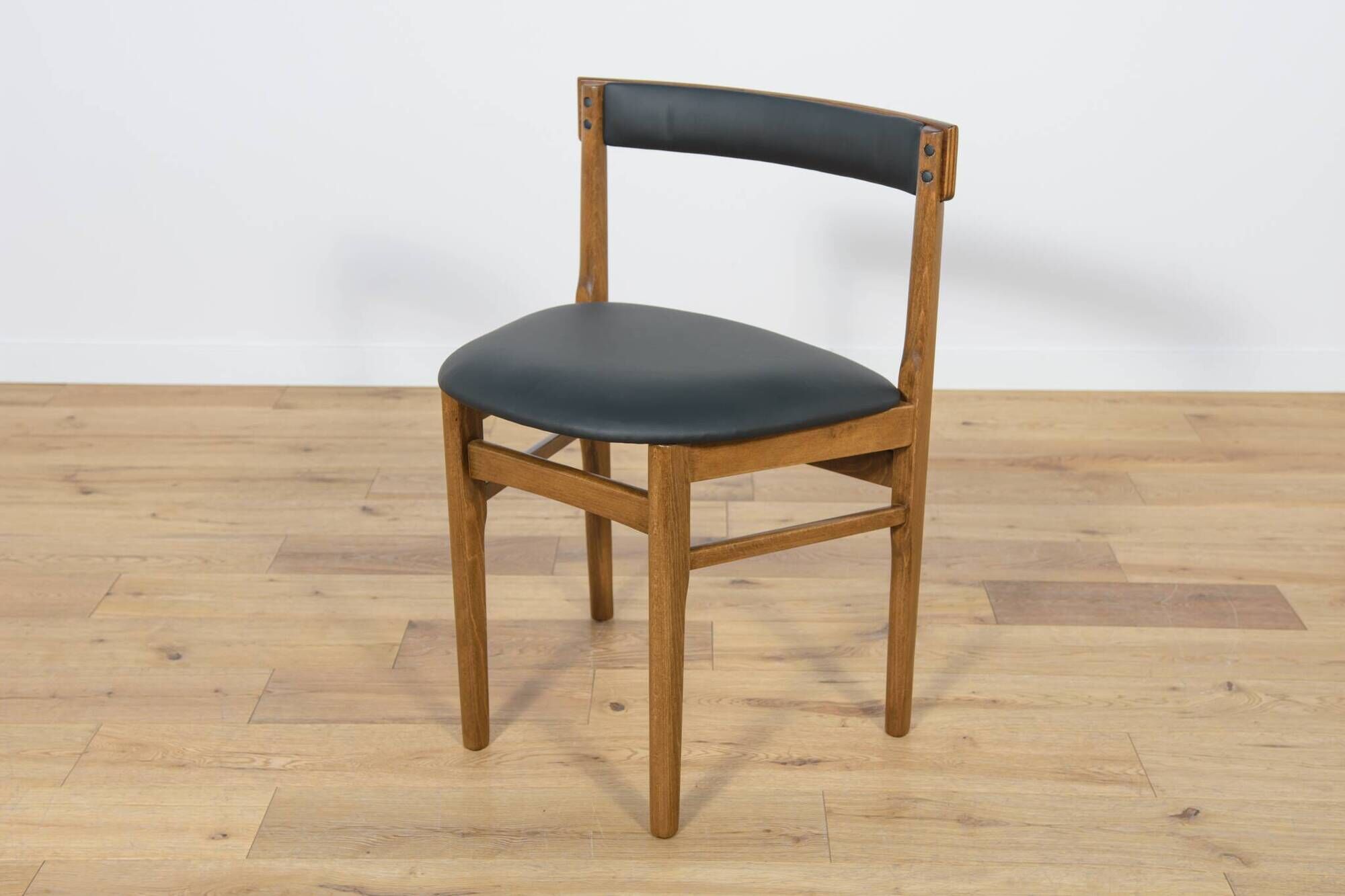 Mid-Century Round Extendable Dining Table and Chairs from McIntosh, 1960s, Set of 5