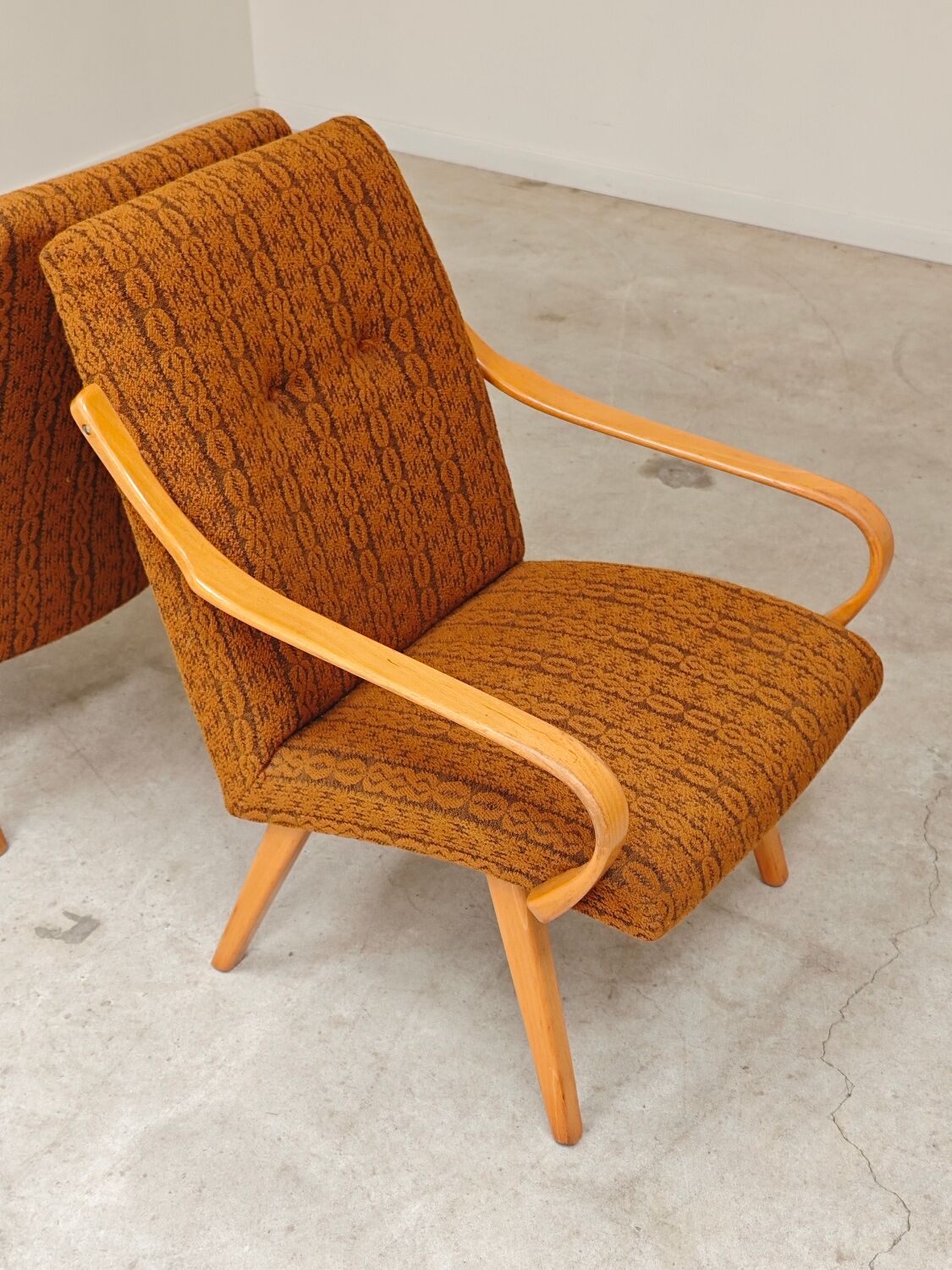 Pair of armchairs 6953 by Jaroslav Smidek for TON (Thonet)