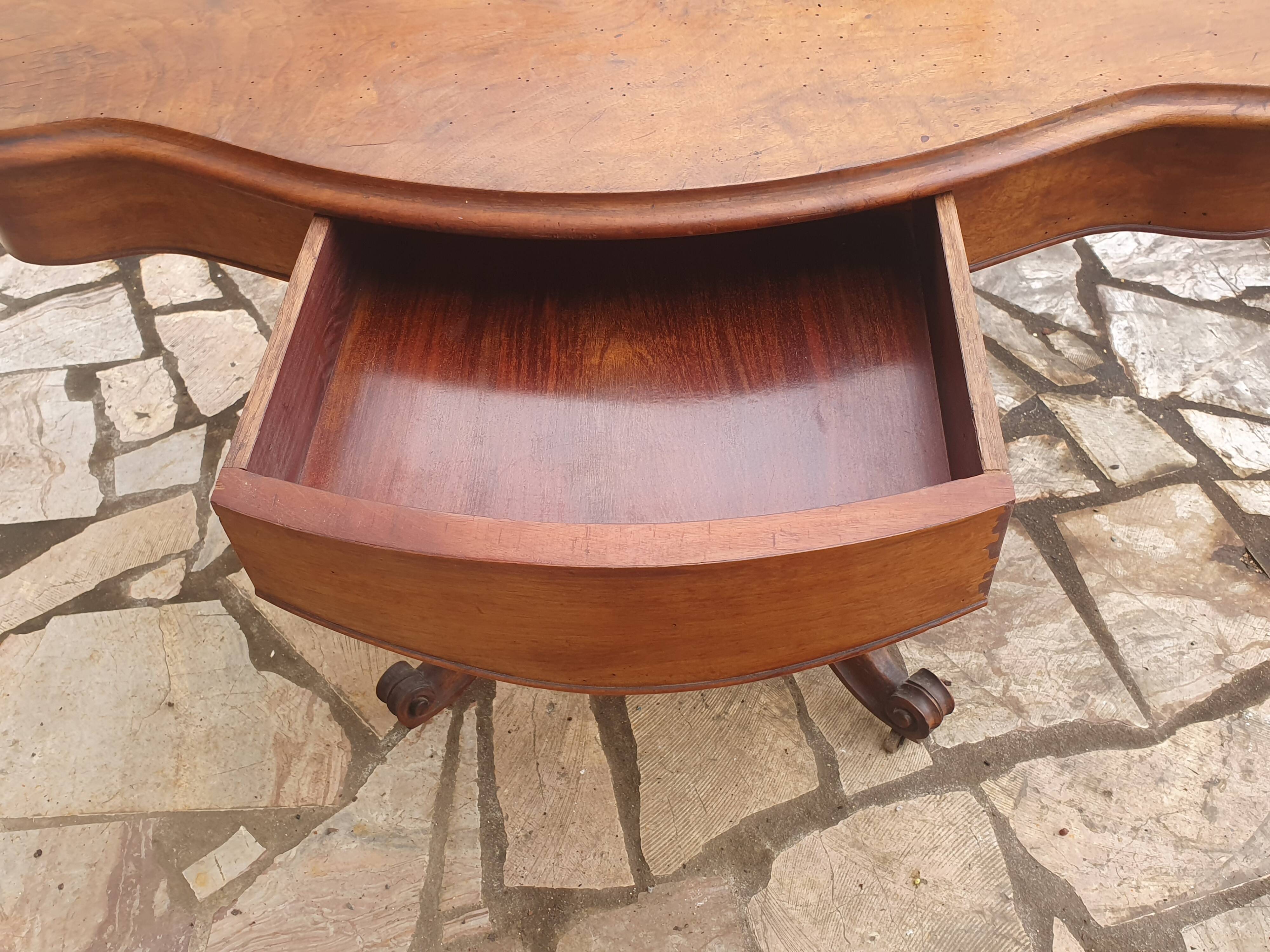 Mahogany violin pedestal table, 19th century