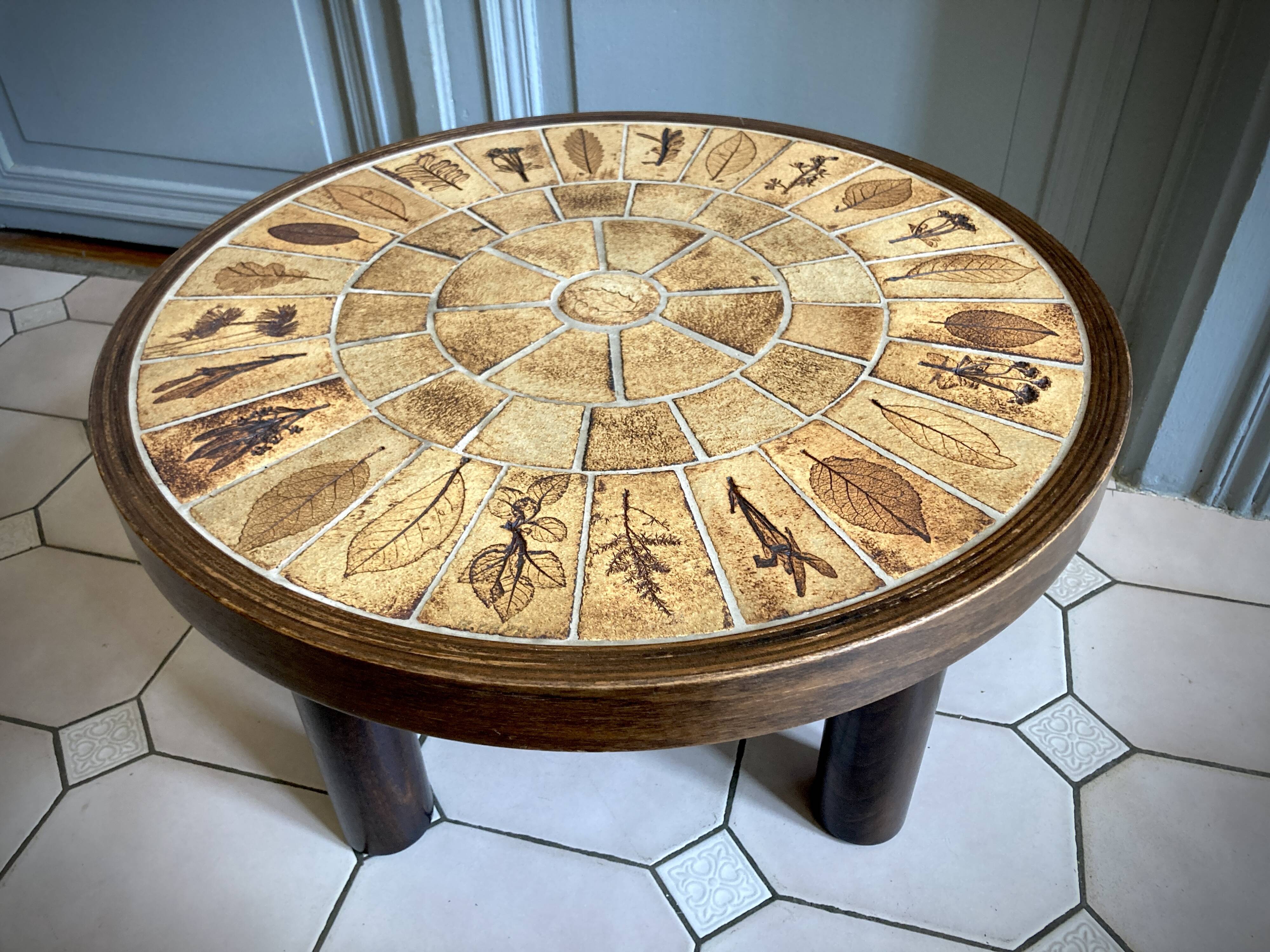 Round herbarium coffee table - Roger Capron