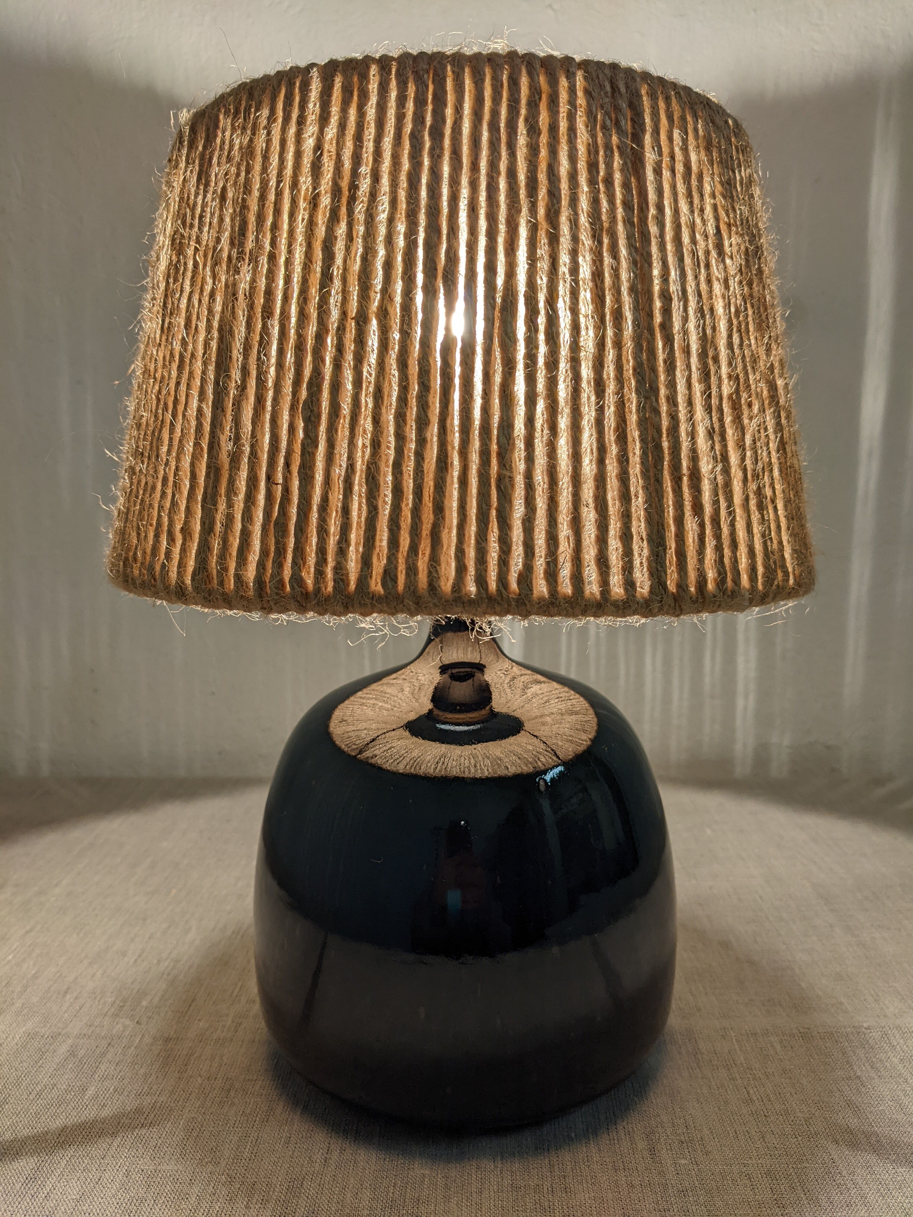 Vintage lamp in enamelled stoneware and jute rope
