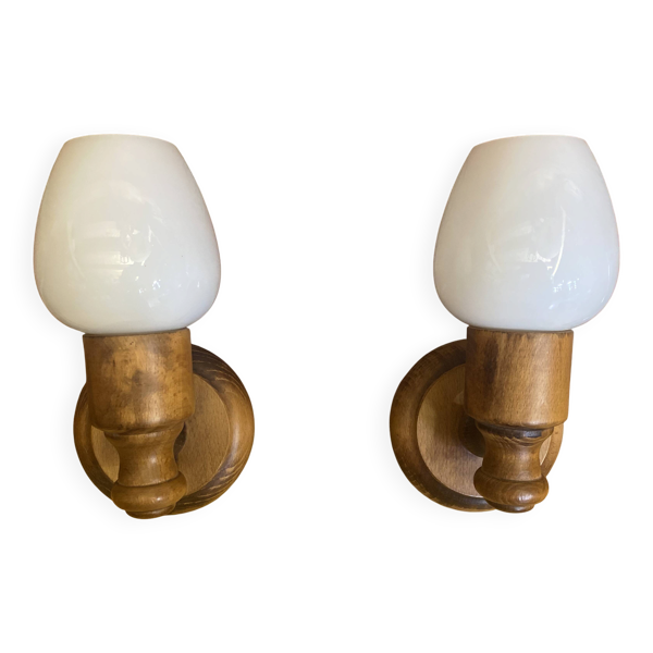 Paire appliques anciennes hêtre + verre opalin blanc années 70 vintage — Beyit
