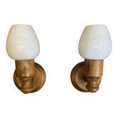 Paire appliques anciennes hêtre + verre opalin blanc années 70 vintage