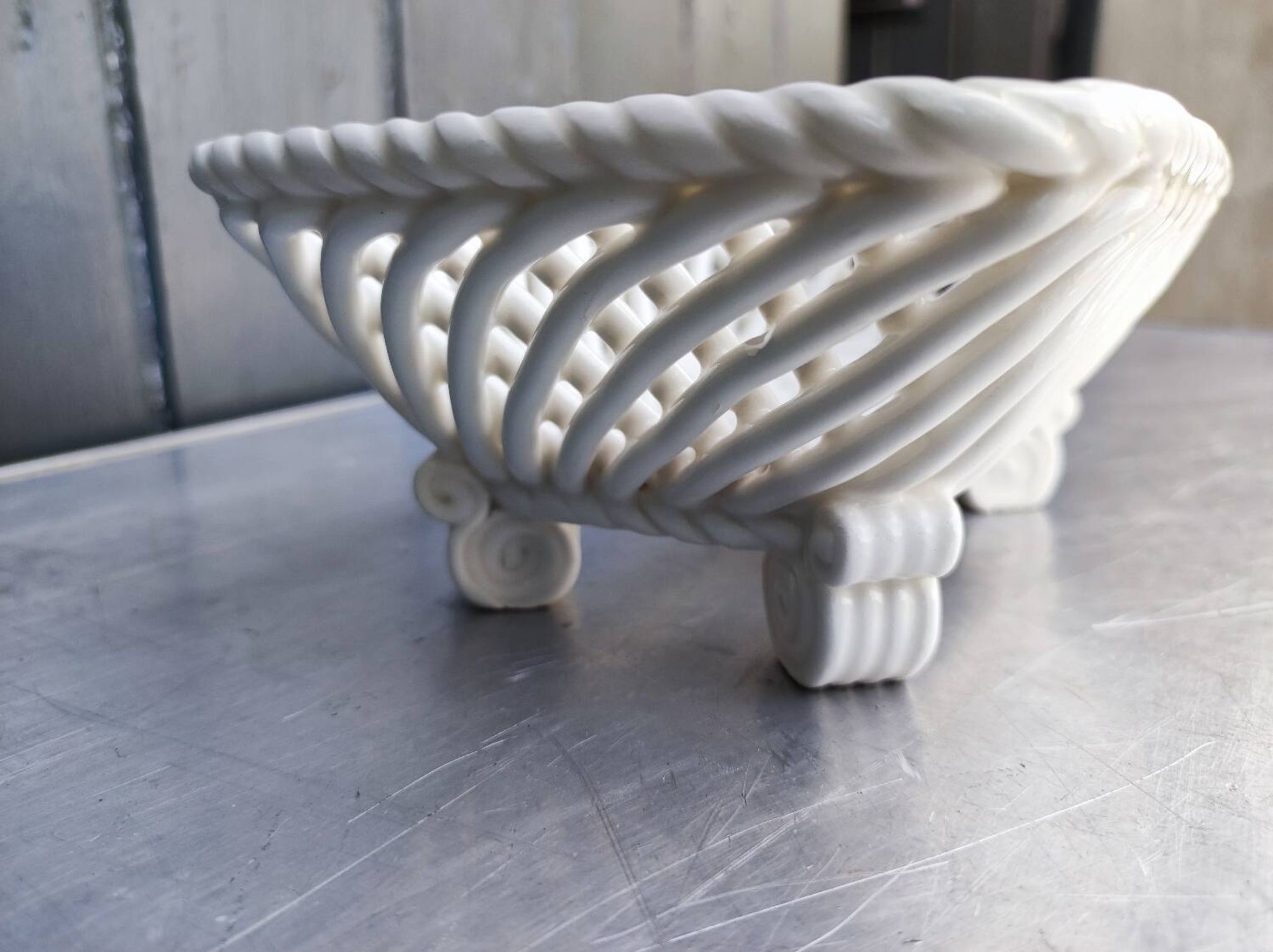 Corbeille vintage, coupe à fruits en céramique tressée