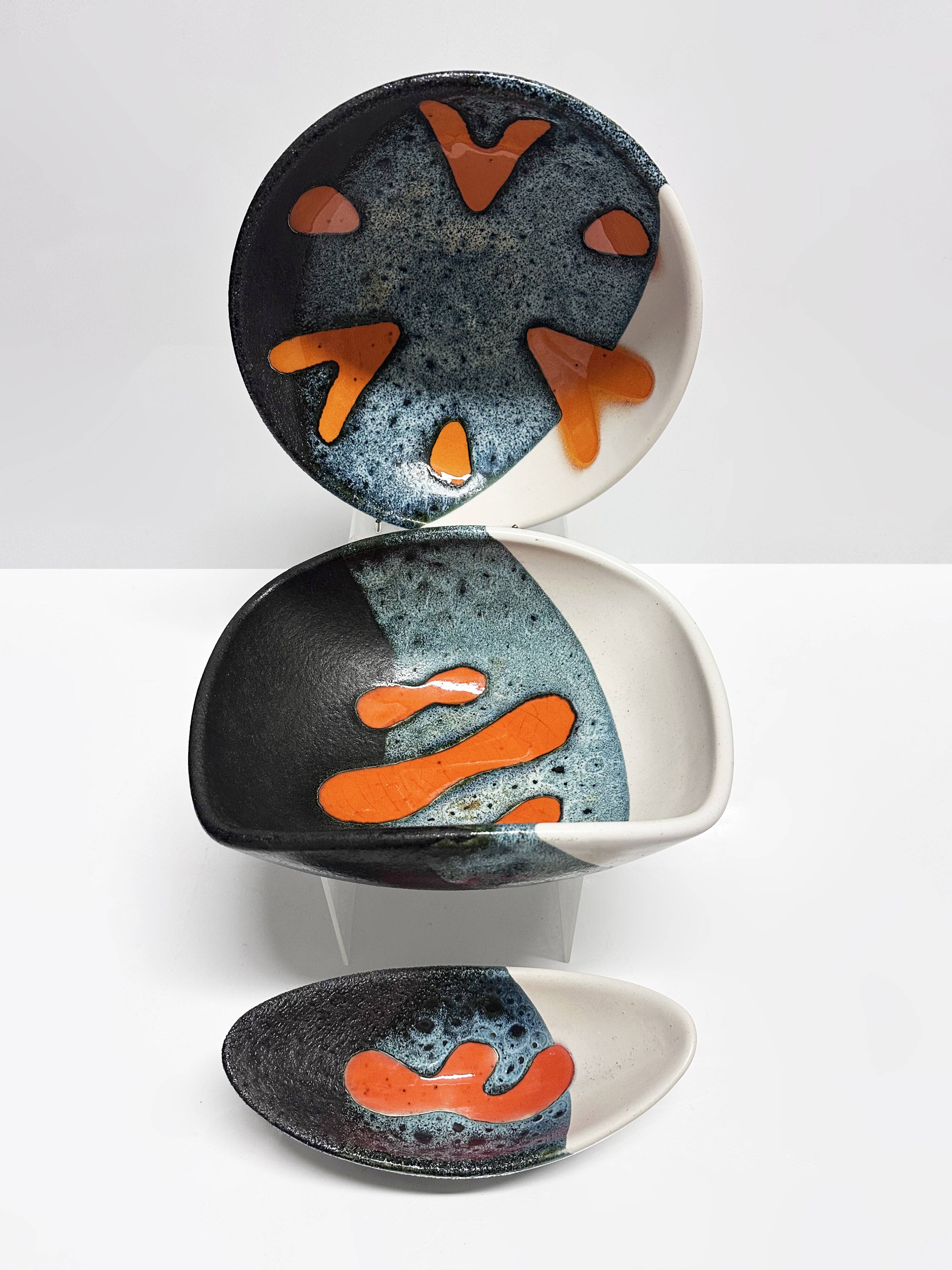 Rare set of three Elchinger Atelier ceramic bowls. France, 1950.