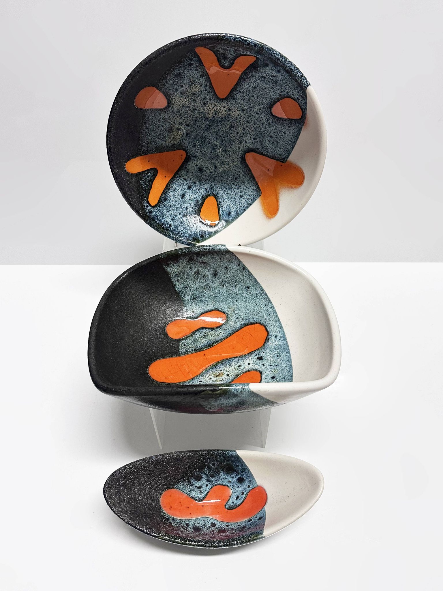 Rare set of three Elchinger Atelier ceramic bowls. France, 1950.