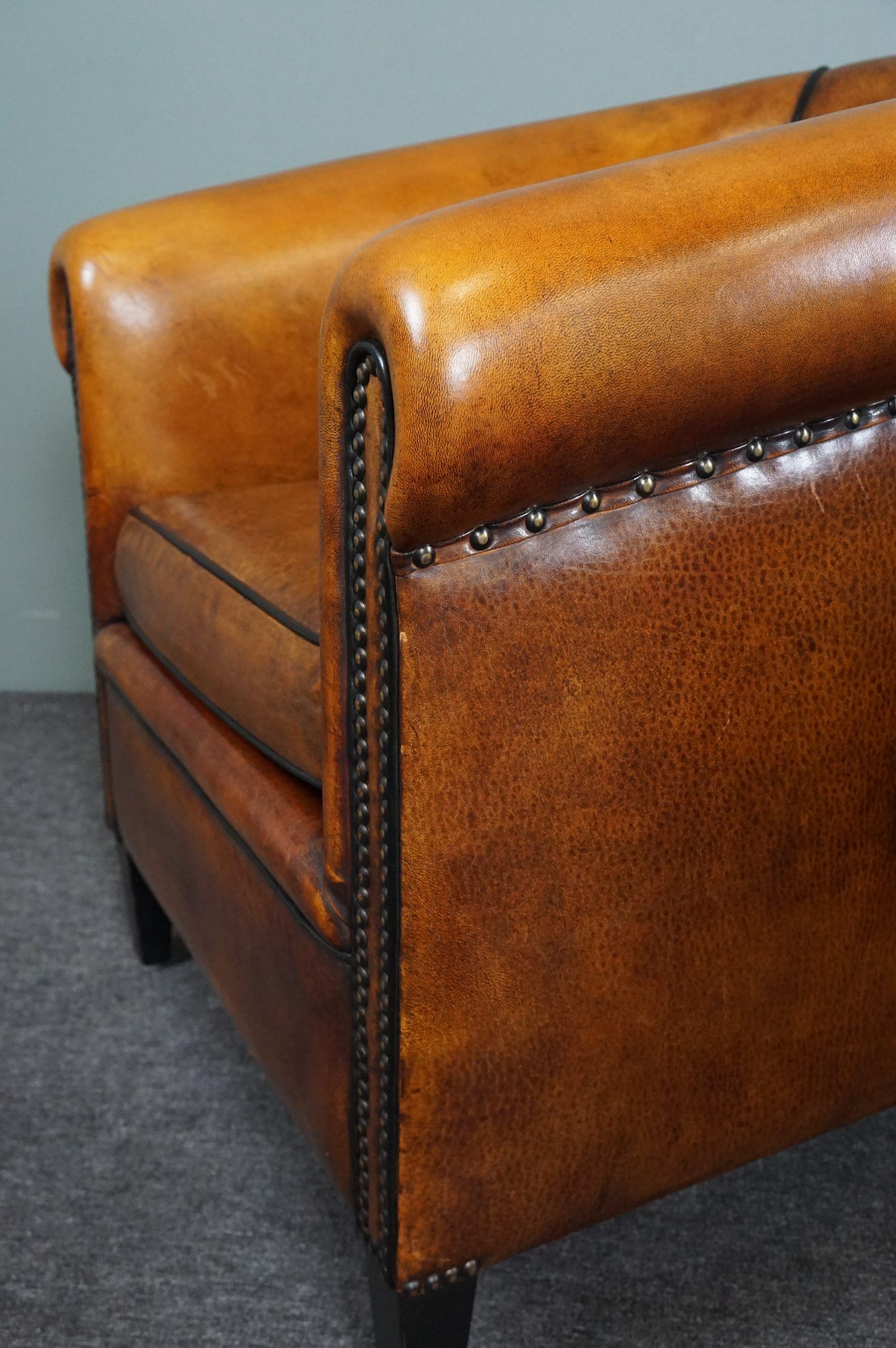 Set of 2 club chairs in black piping sheep leather