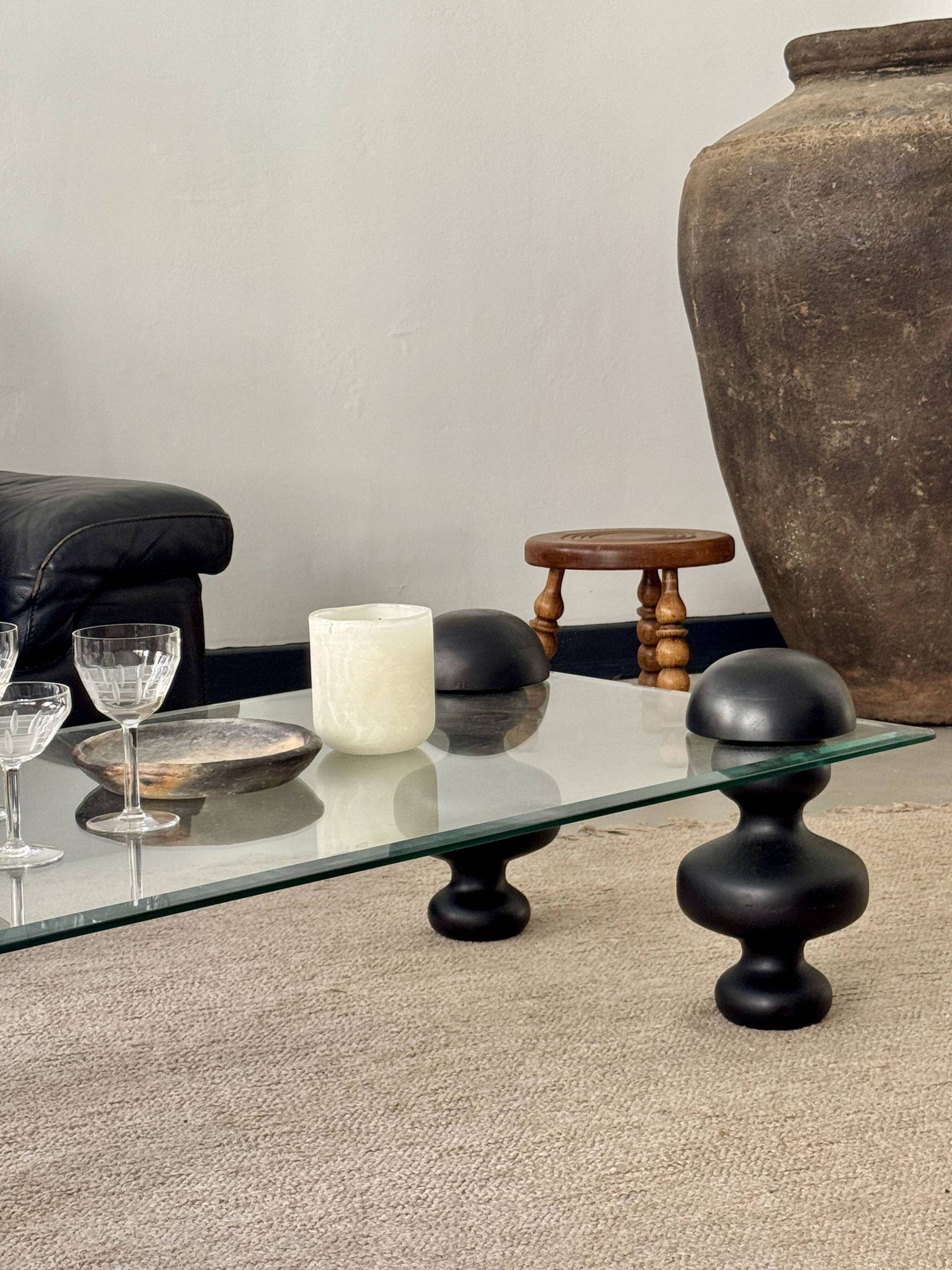 Coffee table in glass and mango wood