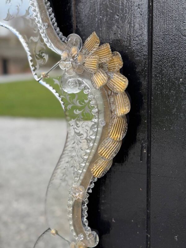 Miroir vénitien en verre de Murano doré à l’or fin, miroir gravé, vers 1950