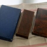 Lot de 26 couteaux anciens (c. 1900) : table, dessert et fromage, en coffret
