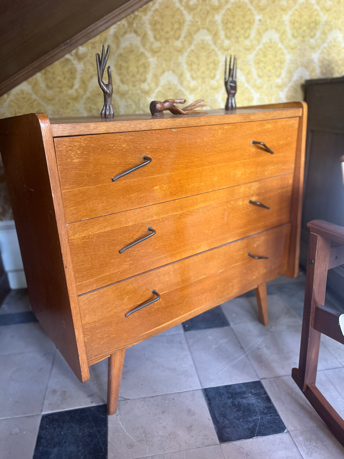 Commode pieds compas en chêne, France années 60