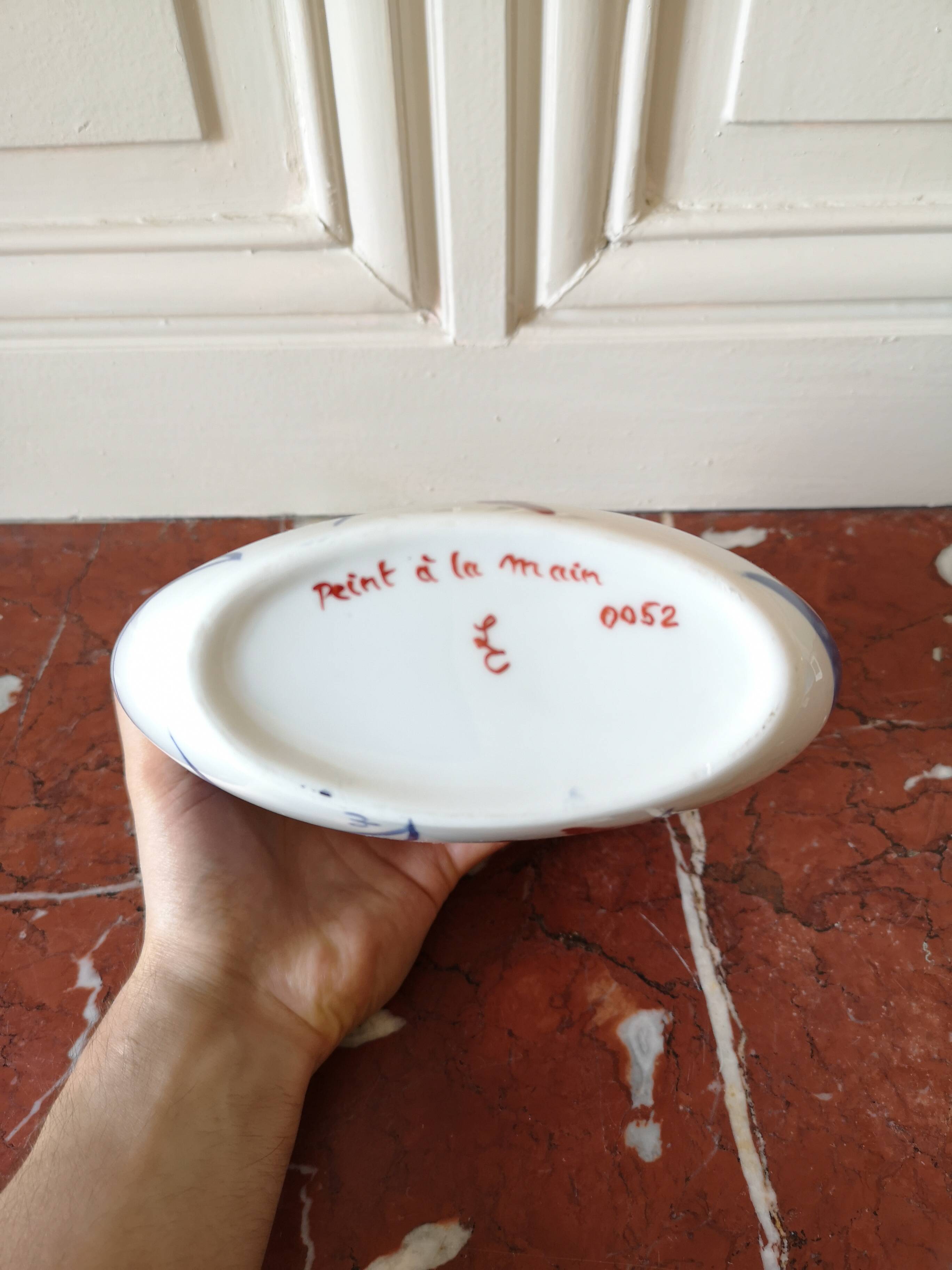 Vase silhouettes and dances in the style of Matisse