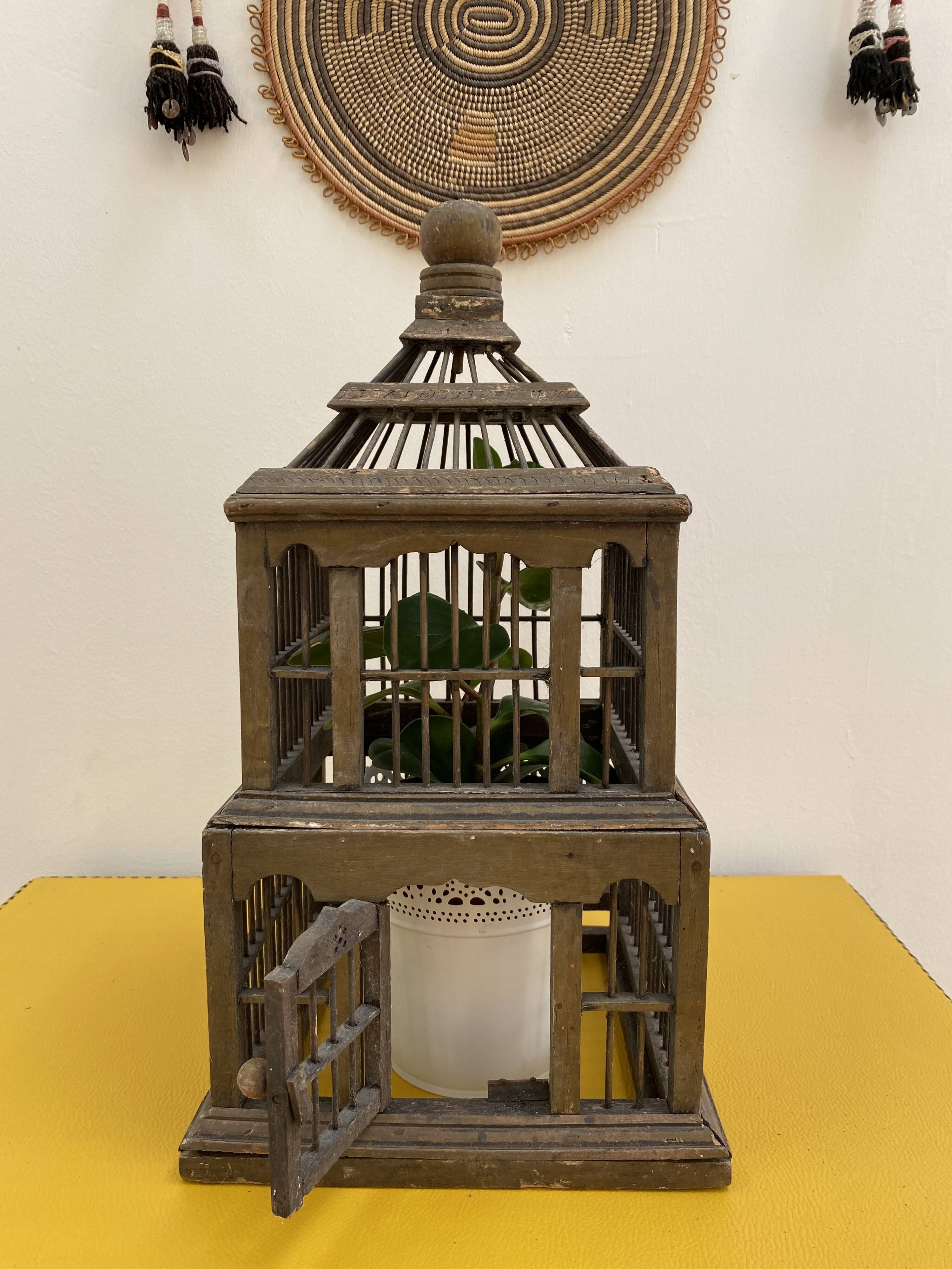 Cage à oiseaux en bois