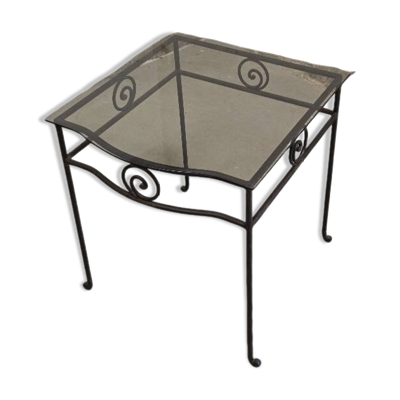 Petite table d'appoint en fer forgé et verre fumé