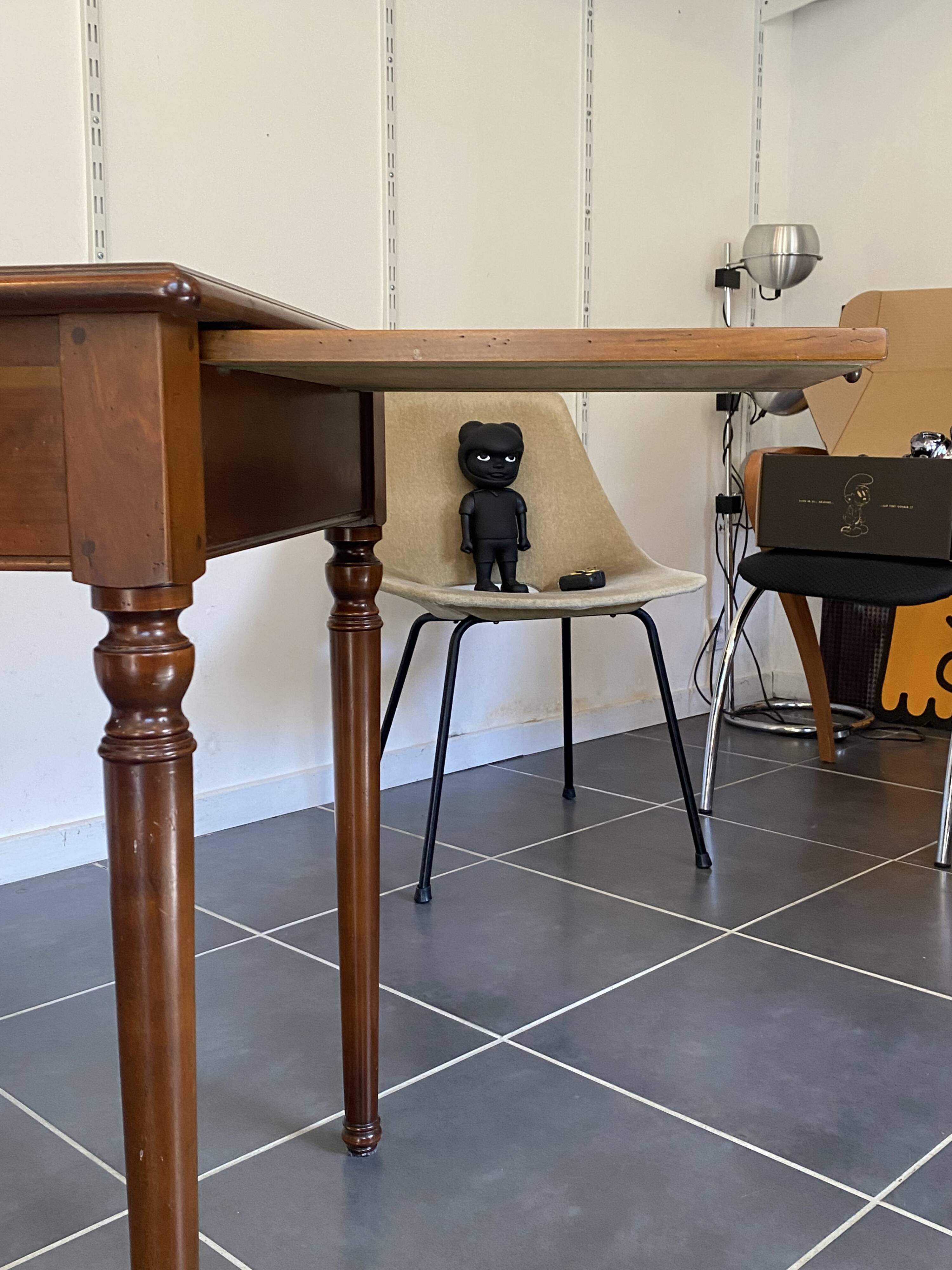 Antique cherry wood desk with marquetry, 2 drawers and 2 shelves, 112x60 h76cm.