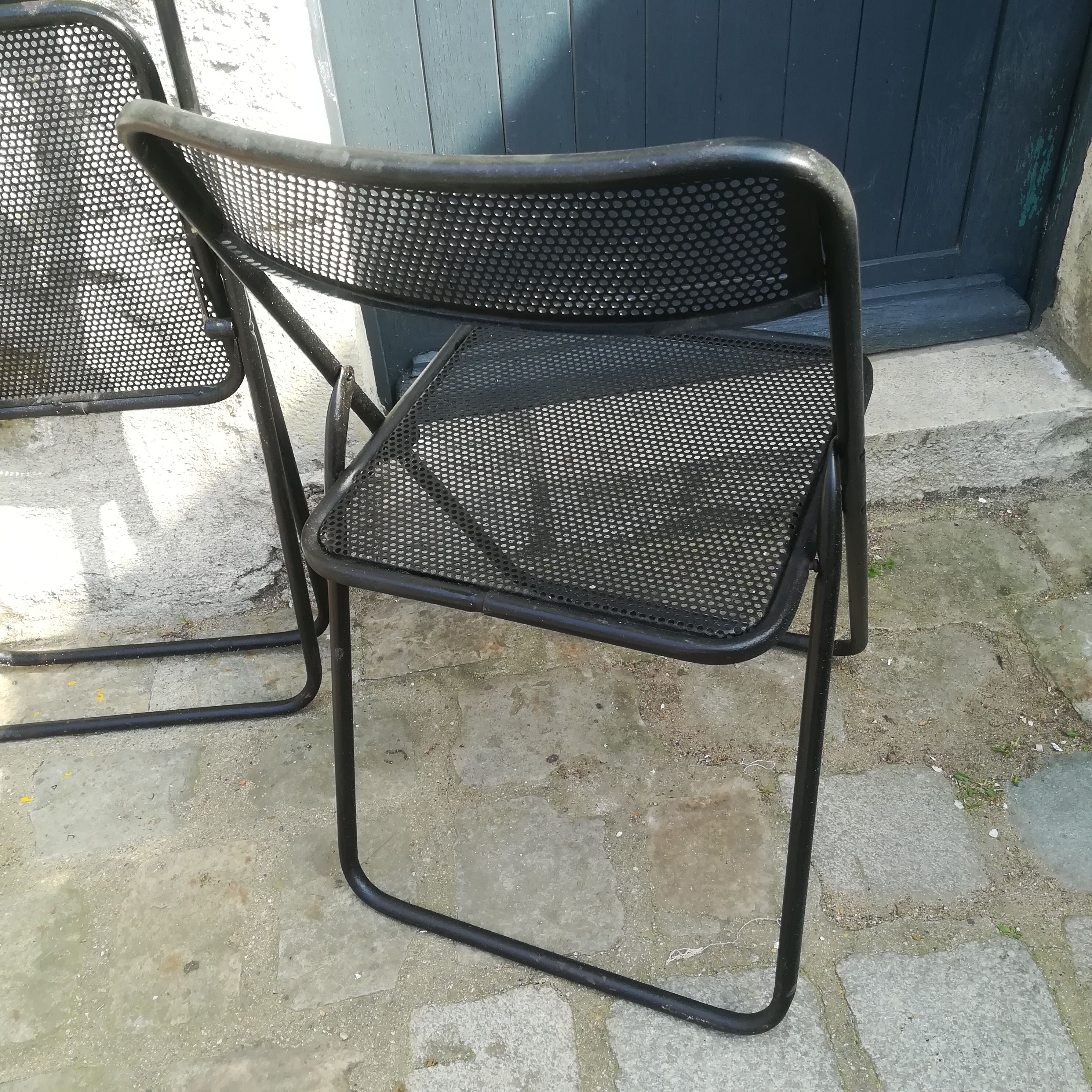 Duo de chaises pliantes en métal décapé
