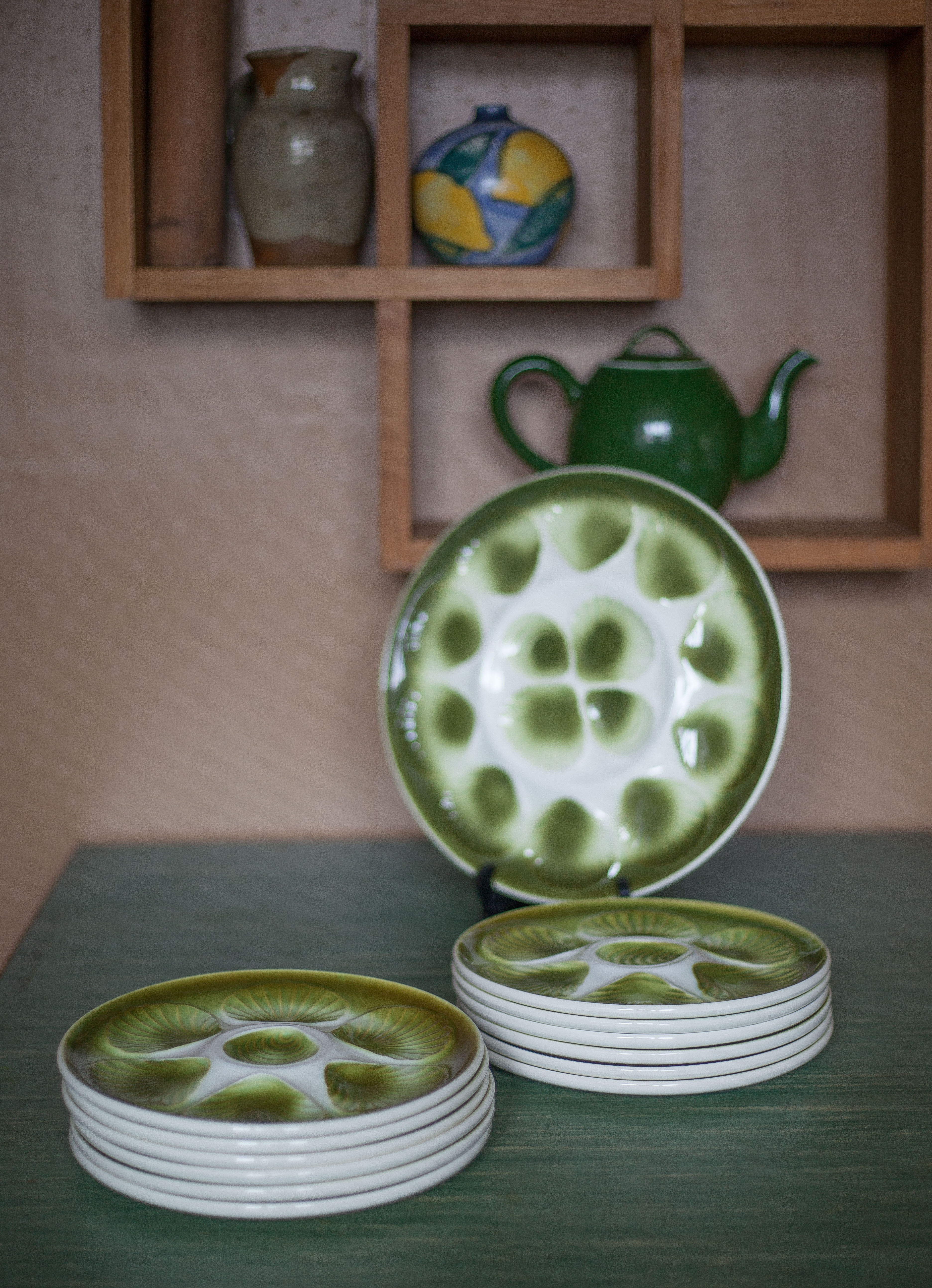 Service plate ceramic shells Orchies Moulin des Loups X11 and a large dish, oyster plate