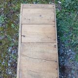 Coffre ancien en bois à clapet