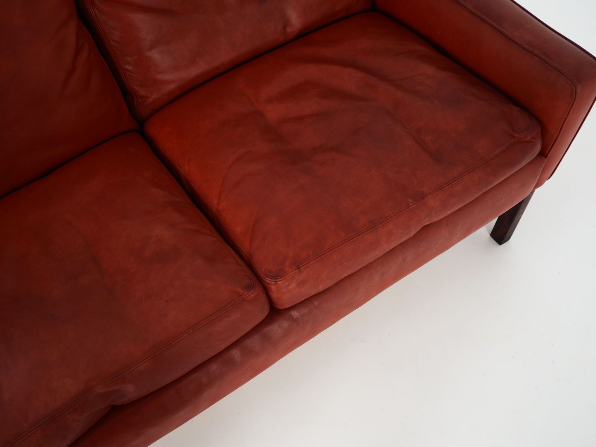 Red leather sofa, Scandinavian design, 1960s, designer: Fredrik Kayser, production: Vatne Møbler