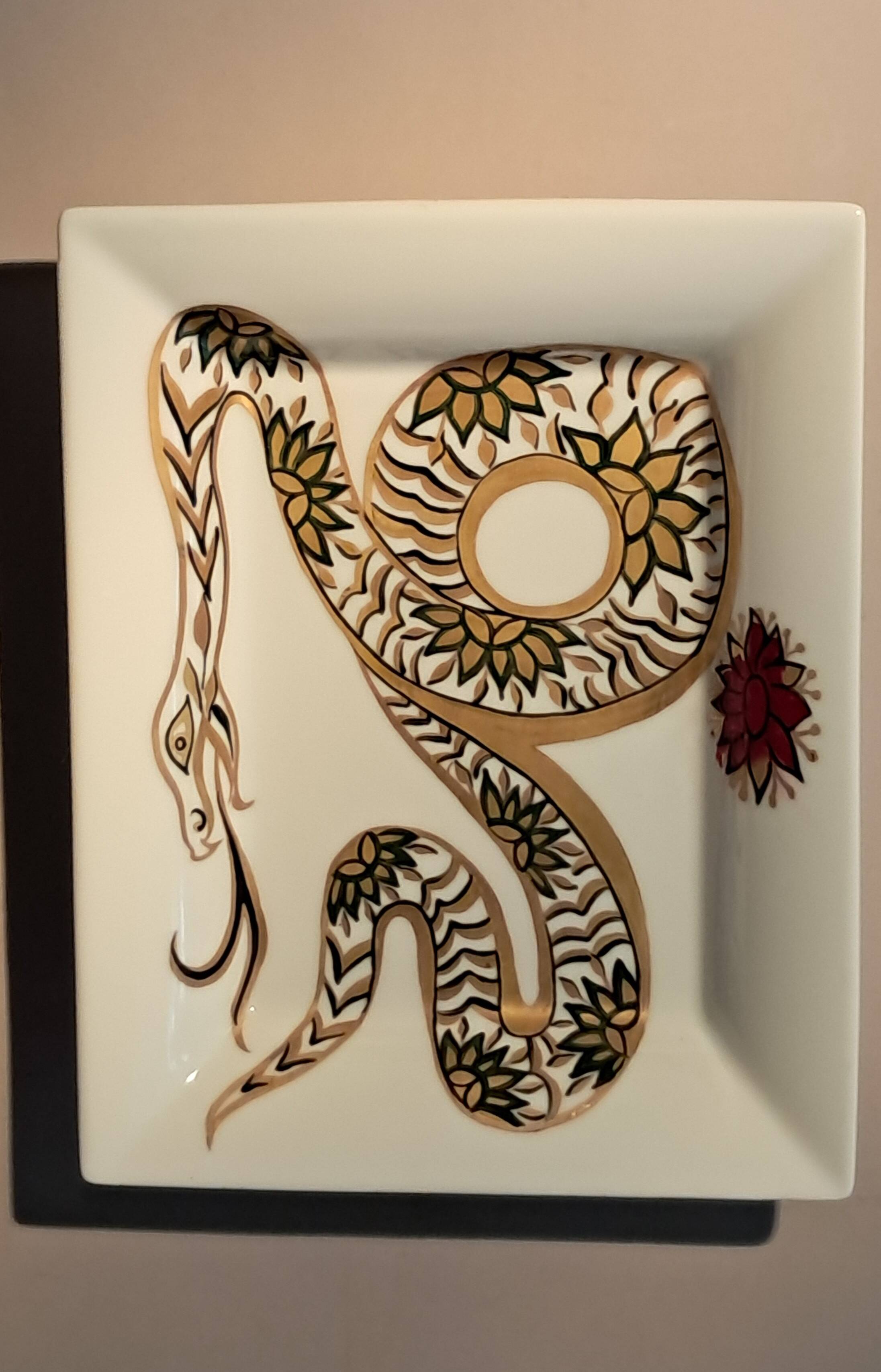 Fine porcelain catchall gilded with gold. Laure Selignac, Paris.