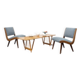 Table basse des années 50, noyer, pieds en V, restaurée