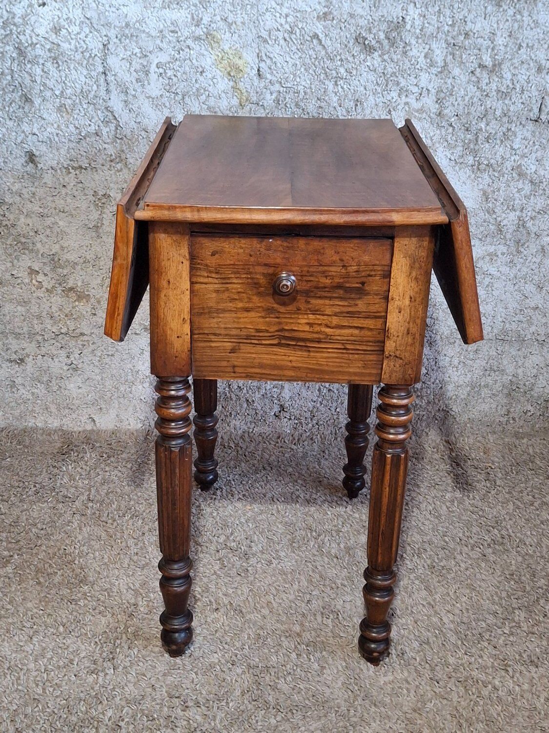 Table d'appoint travailleuse en noyer XIXe – Style Louis XVI