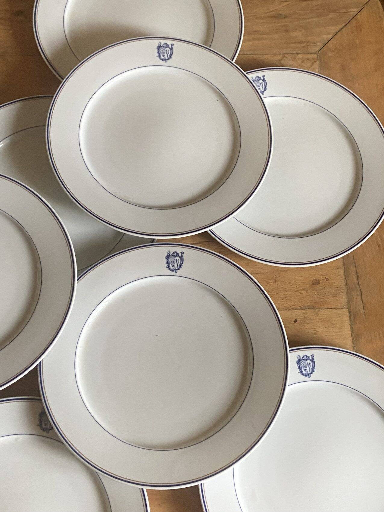 Set of 11 large flat plates – White porcelain with blue rim – Pillivuyt, 31 cm