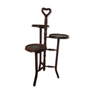 Meuble volant avec poignée coeur