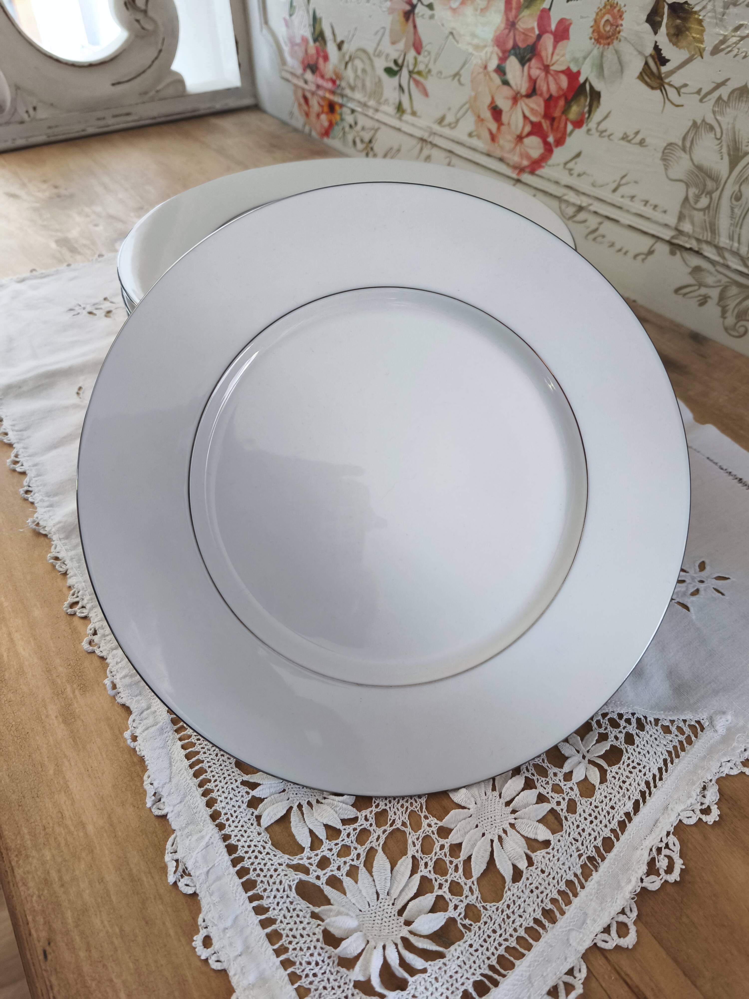 Set of 12 white porcelain dinner plates with double silver rim