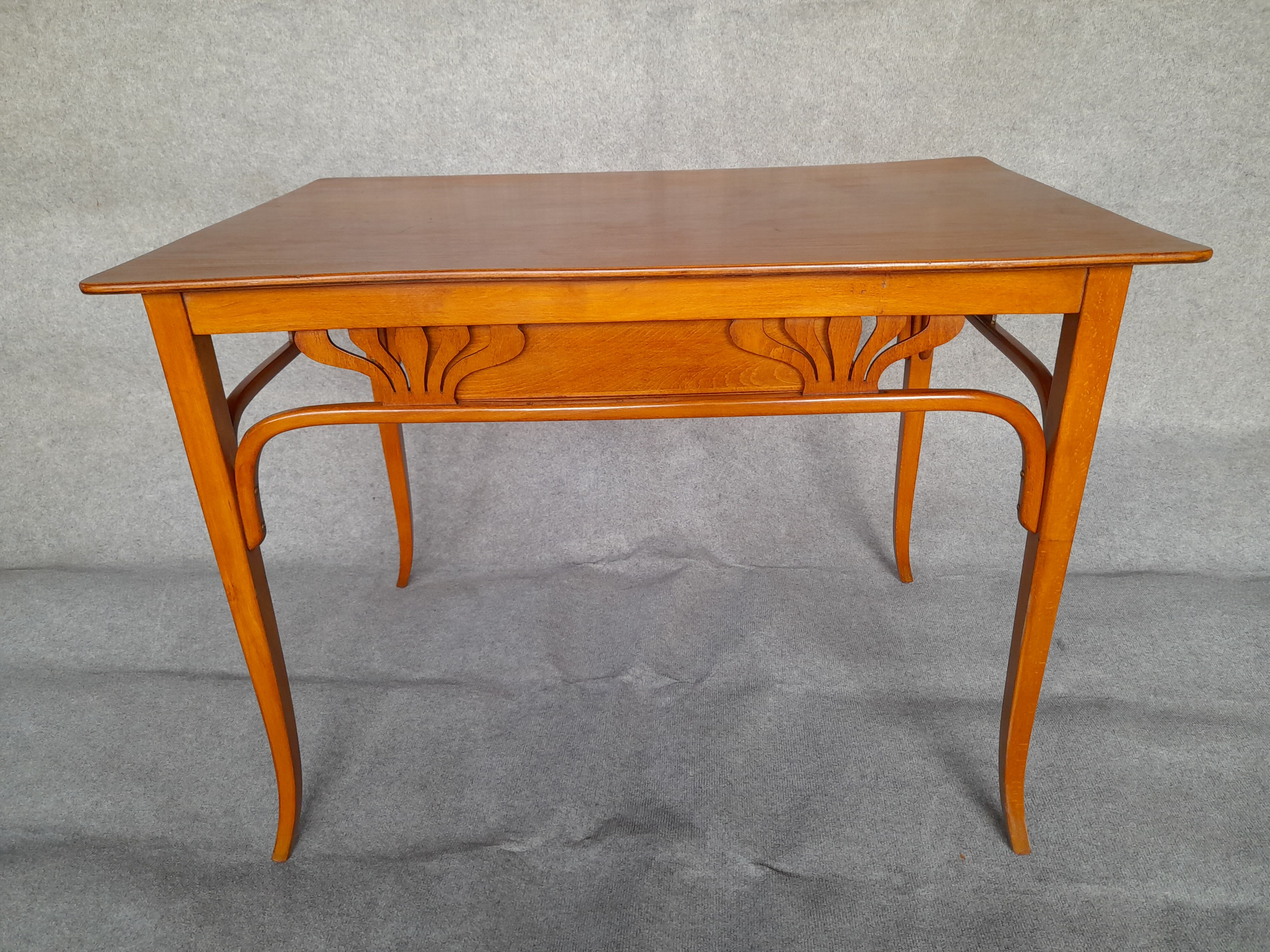 Bureau plat art nouveau estampillé de Kohn