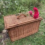Old wicker basket with closure and handle