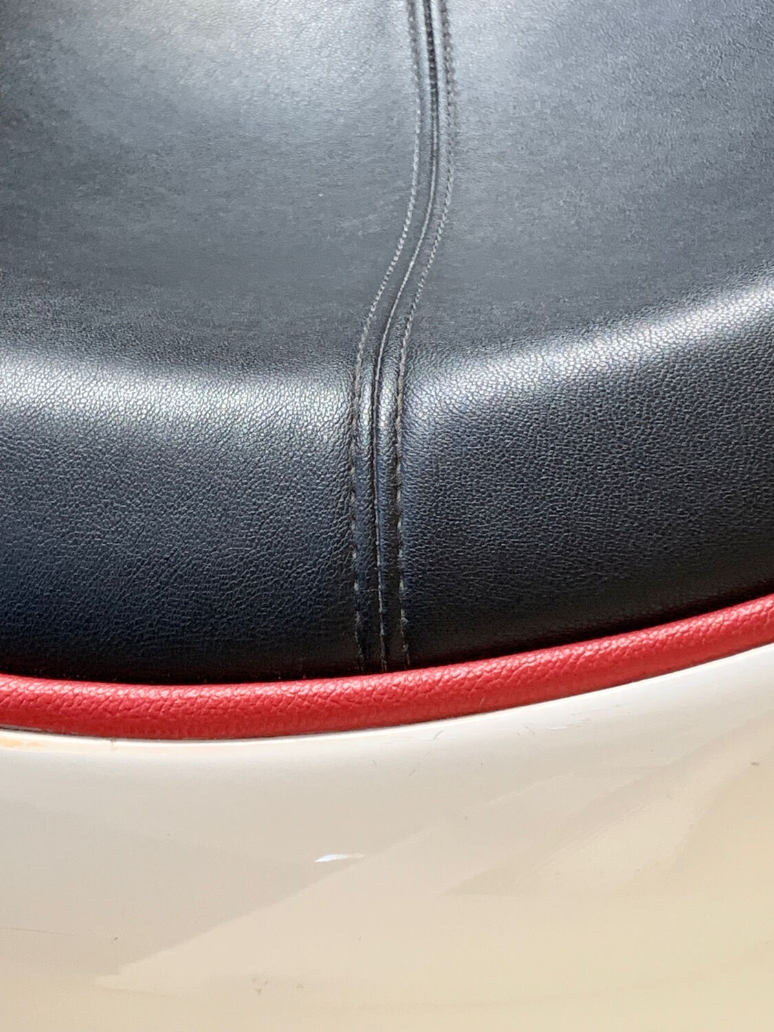 Egg Pod Ball chair unknown edition