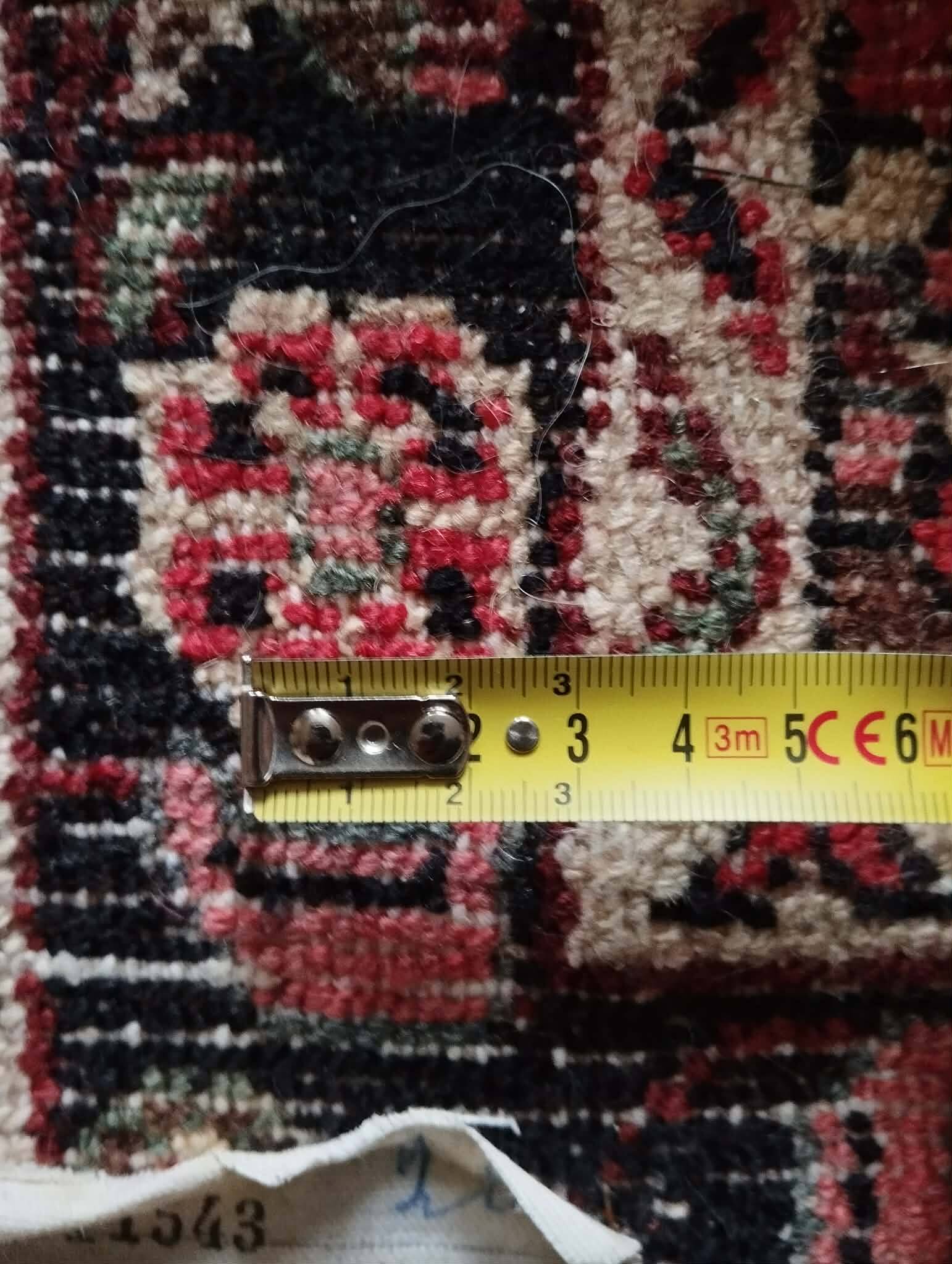 Handmade Persian Sarough rug 137x86cm