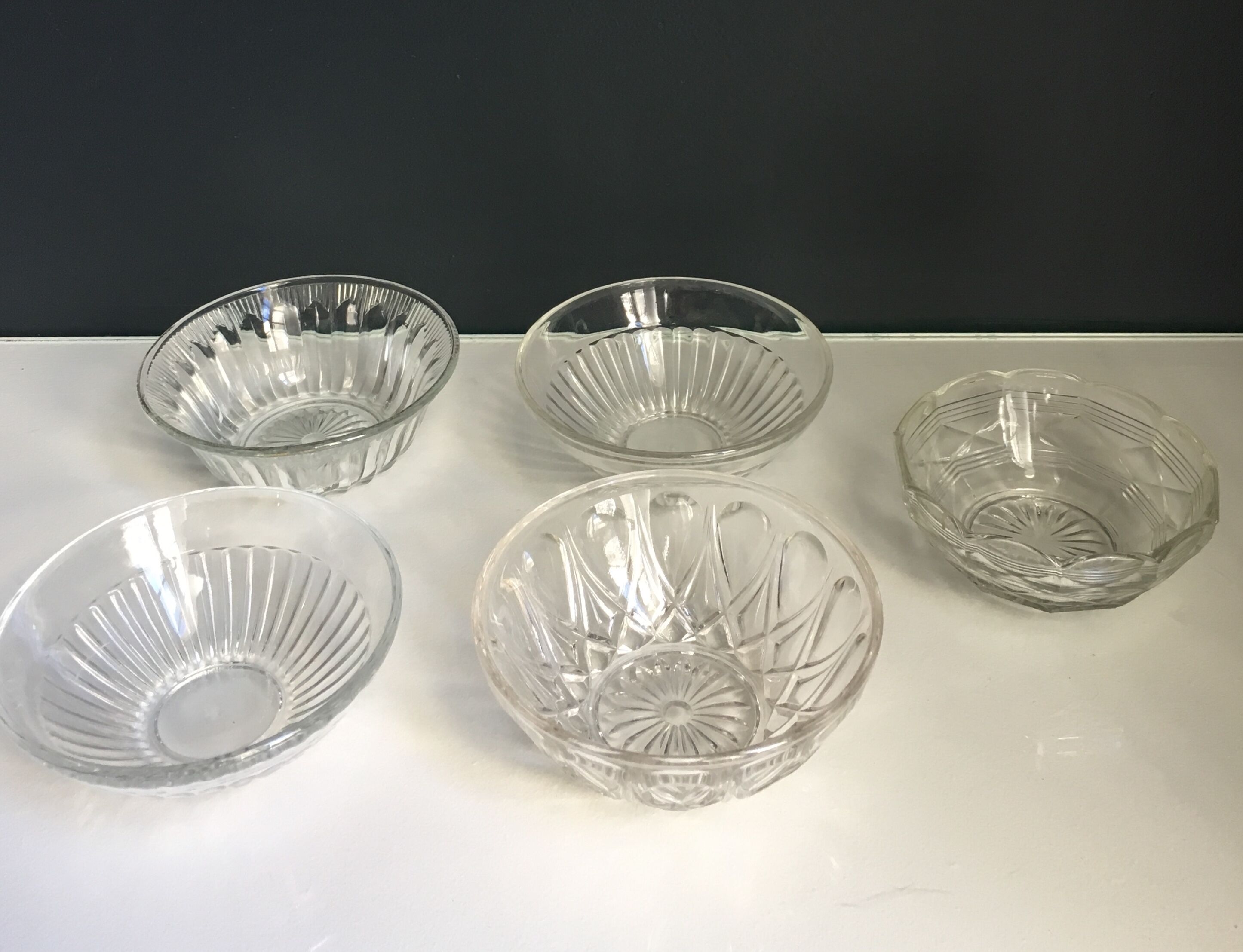 Set of 5 glass cups