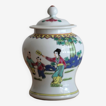 Pot à gingembre ou thé chinois en porcelaine blanche