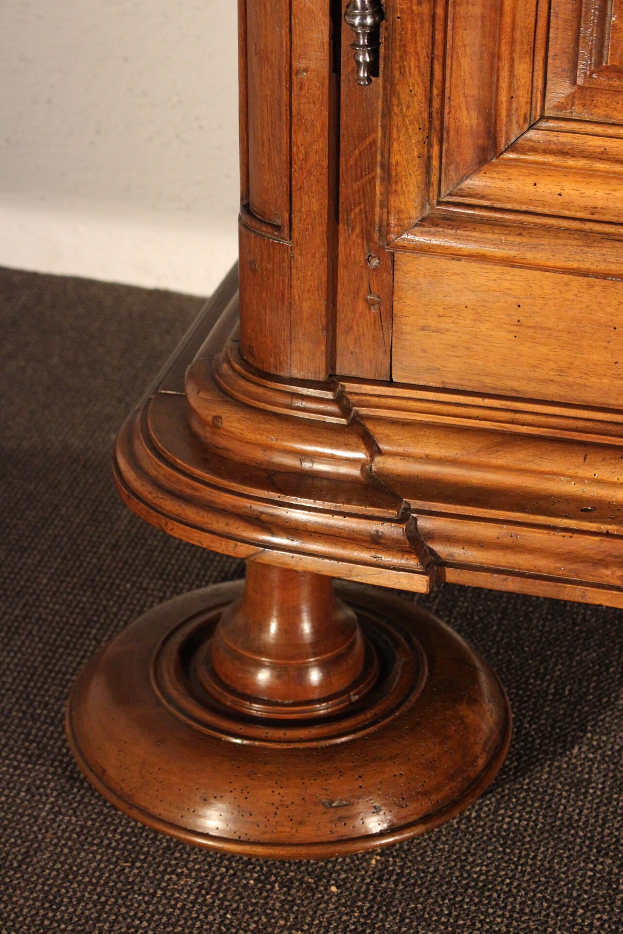 Wardrobe XVIIIth century Louis XIV