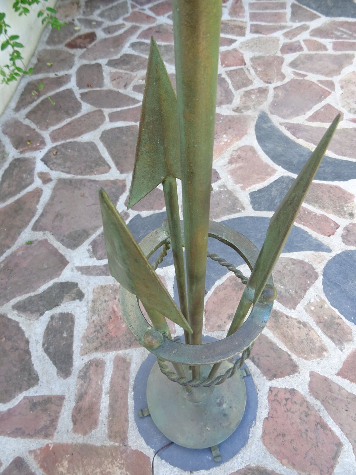 Art deco wrought iron floor lamp with arrows